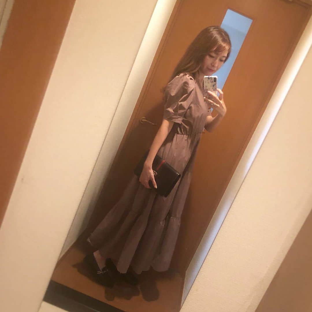 菊池かなこのインスタグラム：「. ハイブランド感のある @vivian_collection_official のローファー❤︎ GUCCIの👜とリンクさせたら可愛かった😍 . . 👗 @grl_official 👠 @vivian_collection_official 👜 @gucci  . . ୨୧┈┈┈┈┈┈┈┈┈┈┈┈┈┈┈┈┈୨୧ #fashion#ファッション#code#今日のコーデ #viviancollection #vivian公式アンバサダー #vivianコーデ#2020aw#zozotown #ゾゾタウン #秋靴#秋ファッション#ローファー#ローファーコーデ #プチプラコーデ #プチプラファッション #プチプラ高見えコーデ #今日の靴 #靴好きな人と繋がりたい #足元倶楽部　 #フラットシューズ#ぺたんこ靴」