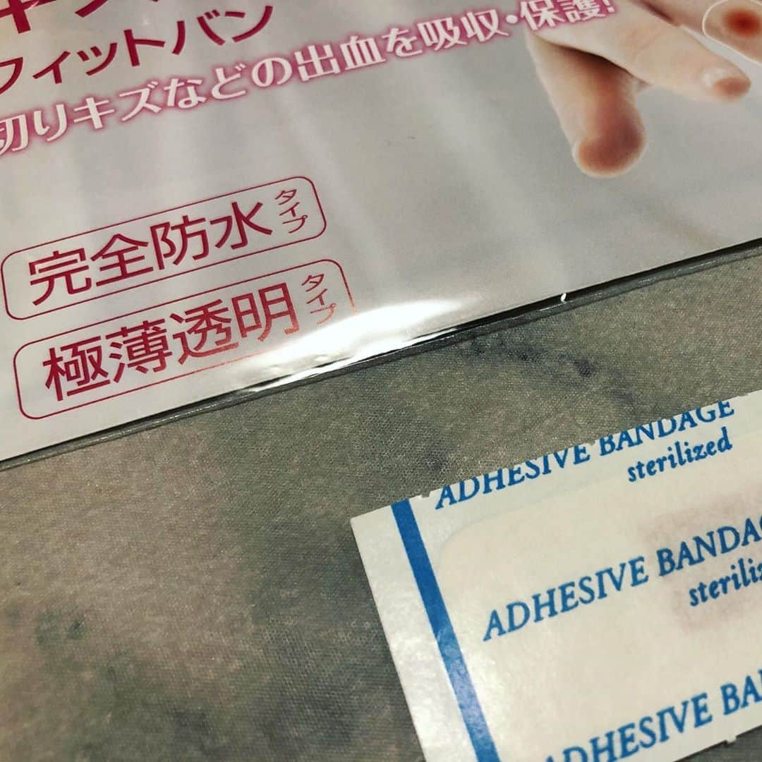 世手子さんのインスタグラム写真 - (世手子Instagram)「I attached a switch cover to eliminate the virus🌟 I washed my hands too much and my hands got rough so I put on a transparent bandage(｡-_-｡) 涼しくなってきたねー これから #ウイルス対策 しなくては！ということで #ウイルスバイバイスイッチカバー を付けたよ( ´∀｀) #ウイルスバイバイ (￣∀￣) 簡単に付けれたよ( ´ ▽ ` ) #コロナノイローゼ なのでw #手洗い しすぎて #手荒れ しちゃった、、(Ｔ＿Ｔ) #かばたん #ばんそうこう屋 #キズ保護パッドフィットバン 付けたよ(*☻-☻*) #透明 だから目立たなくていいね(´∀｀=) 今日も頑張っていきましょい！☆*:.｡. o(≧▽≦)o .｡.:*☆ #東洋化学 #プロ仕様 #monipla #toyokagaku_fan #スイッチカバー @asagakecom  #asagakeで体験」9月14日 10時43分 - rojide