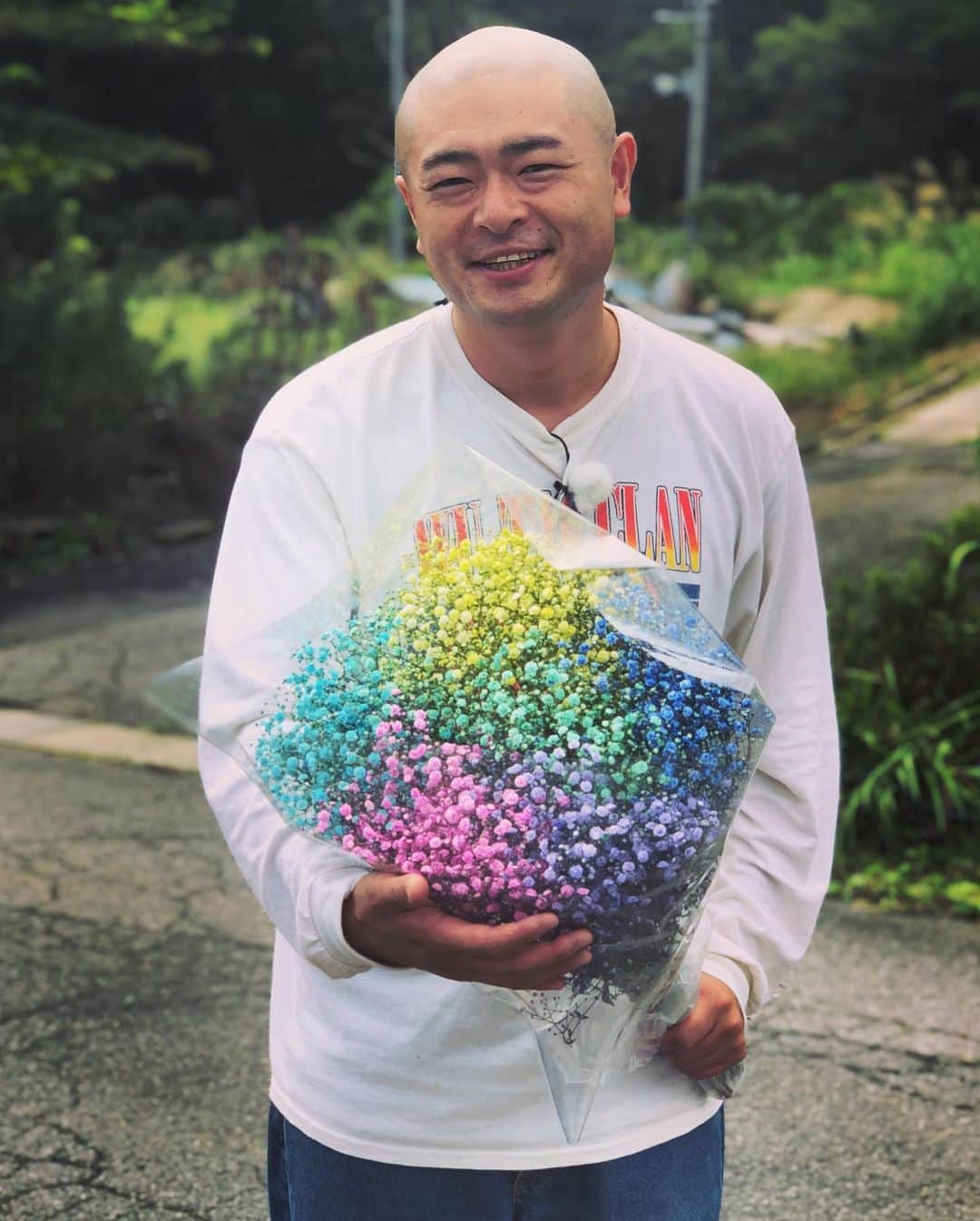 あばれる君のインスタグラム：「生産量全国1位福島県昭和村産のかすみ草を頂きました。自分は今、福島県にいます‼︎」