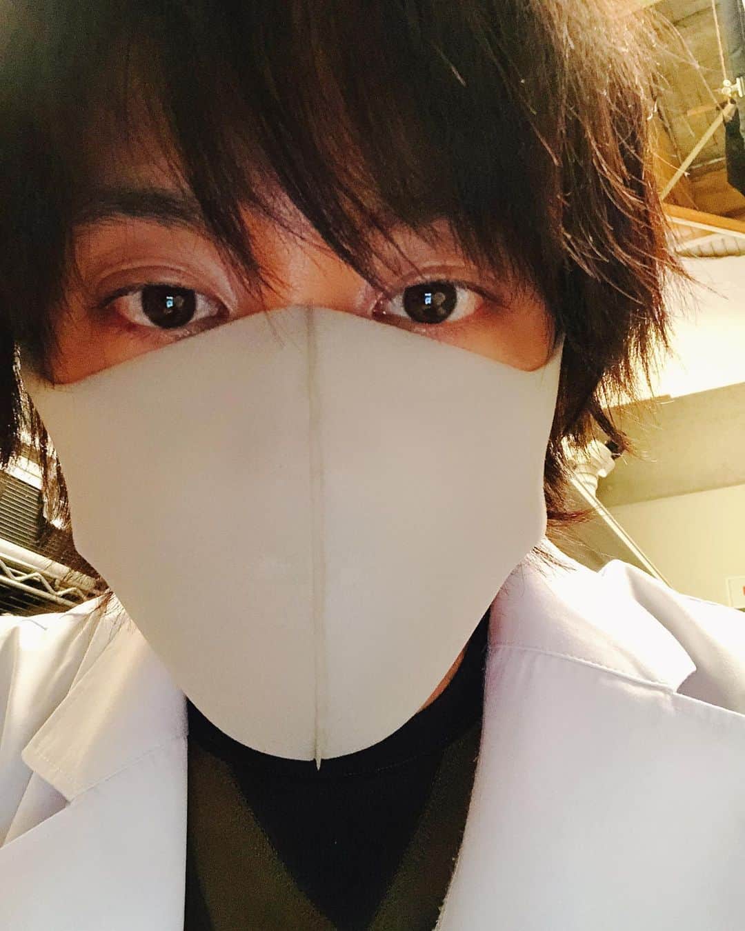 渡部秀のインスタグラム：「おはようございます 過ごし易い気候になりましたね。 みなさまいかがお過ごしでしょうか？  科捜研の女season20も距離をとりながら安全にしております、10月のスタートまで今しばらくお待ち下さいませ。  #科捜研の女」