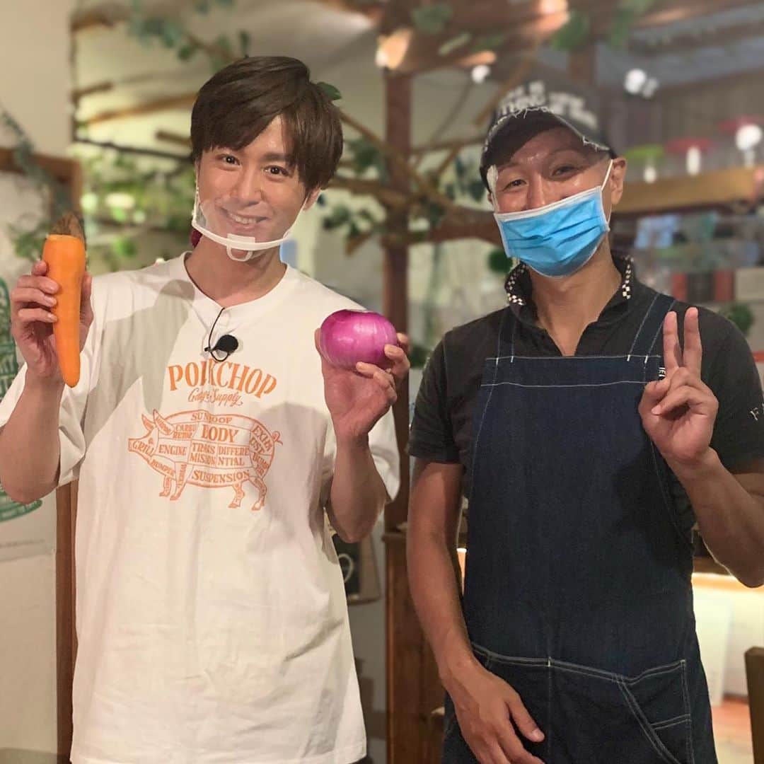 たけるさんのインスタグラム写真 - (たけるInstagram)「久しぶりの上杉ちゃんとパシャリ📸 #ガベトレきついガベトレきつい ・ ・ #今日感モーニング 今週は月曜日も生放送出演させて頂きました‼️・ ・ #てるsun のしっとりキーマ、是非お店へ行って #てるサンシャイン 浴びちゃって下さい🌝・ ・ 味わいのレポは @spicy_takeru3 にて後ほど🤤・ ・ ・ さぁ、また【ん】がつきましたが(笑)、新ルール『最後にん、がついた場合その前の文字でしりとりを繋いでいく‼️』により心配ご無用✨・ ・ 次回紹介するのは・ ・ て　る　『さ』　ん ・ の【さ】のつくお店です👍・ ・ 明後日9/16(水)ご紹介します‼️ ・ 今週は二回もオンエア、やったー🙌・ ・ お楽しみに‼️ ・ ・ オススメカレー情報は、今日感モーニング @kyokanmorning のインスタコメント欄やDMまで💌  #ステッカープレゼントしとります ・ ・ 引き続き宜しくお願いしまーす🙇‍♂️・ ・ ・ #しりとりカレー #今日感モーニング #RKB #生放送 #ハルさん #辻満里奈 アナ #上杉あずさ ちゃん #ガベトレ  #TAKERU #たける #不動たける #ボイジャー #ウルトラマン #エントリーサービスプロモーション ・ ・ ・ 🆕カレーを愛でる為だけのアカウントはじめました🍛✨・ ・ @spicy_takeru3 ・ ・ カレー好きな方、よければフォローお願い致します＼(^o^) ／」9月14日 11時05分 - take_yan78