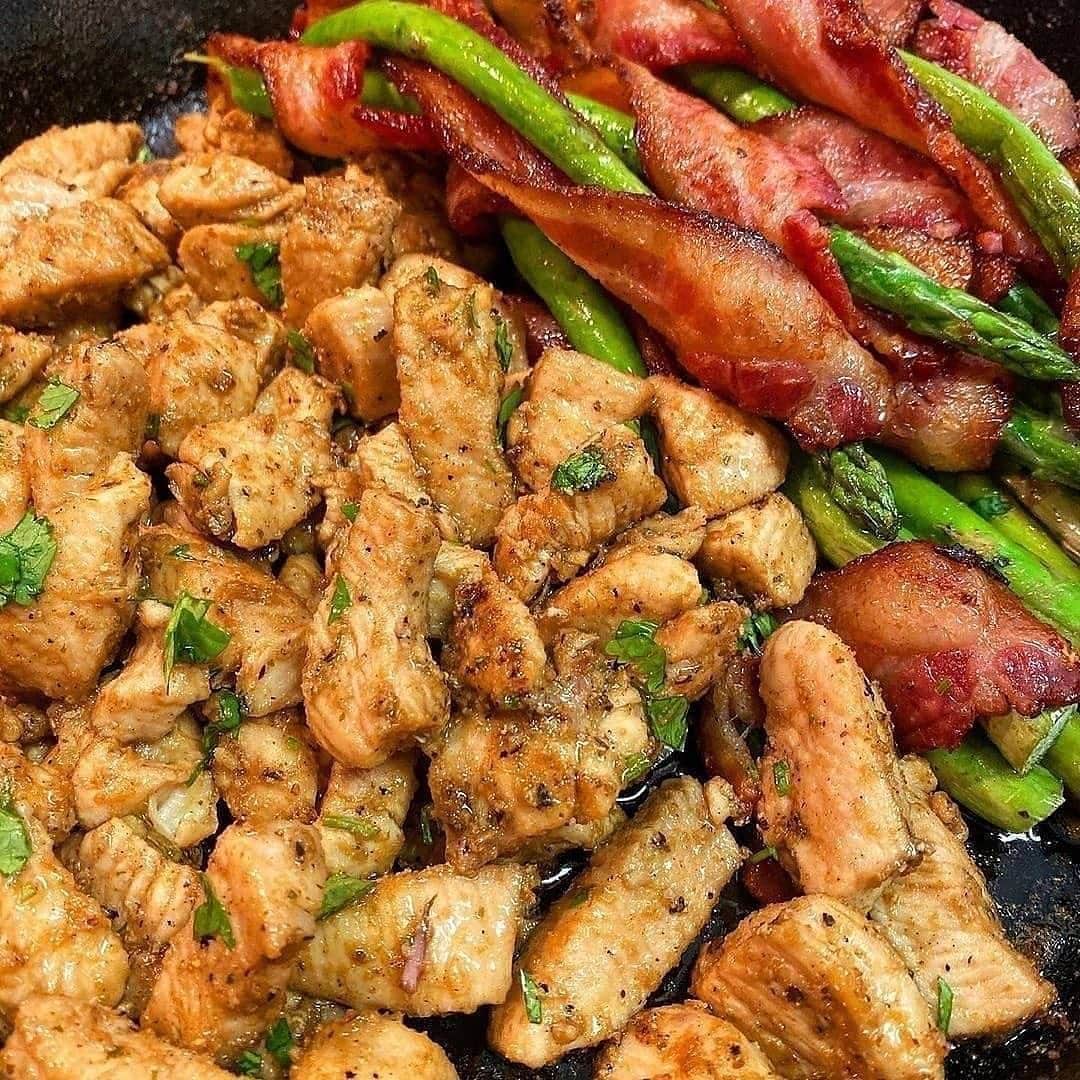 Flavorgod Seasoningsさんのインスタグラム写真 - (Flavorgod SeasoningsInstagram)「Garlic Butter Chicken Bites and Bacon🥓 Wrapped Asparagus 🥓⁠ -⁠ Customer: @ketogrid ⁠ Seasonings used: #flavorgod Garlic Lovers Seasoning & Italian Zest Seasoning⁠ -⁠ INGREDIENTS:⁠ 3 boneless, skinless chicken breasts, cut into bite-sized chunks⁠ Large asparagus, rinsed and trimmed⁠ 1/2 cup butter⁠ 1 1/5 teaspoon olive oil⁠ 2 teaspoons minced garlic⁠ 1 teaspoon #FlavorGod Italian Zest Seasoning⁠ 1 Teaspoon of #Flavorgod Garlic Lovers Seasoning⁠ 1 tablespoon chopped cilantro⁠ -⁠ DIRECTIONS:⁠ -⁠ Bacon: (Bake while cooking chicken & Asparagus)⁠ Preheat oven to 400 degrees⁠ Lay bacon on cooking sheet over foil⁠ Cook for 20 minutes on one side flip bacon over and cook for another 5-7 minutes. Let rest⁠ -⁠ Chicken & Asparagus:⁠ Heat Cast Iron pan over medium/high heat, melt butter and add minced Garlic, stir in chopped chicken, top chicken with olive oil, salt/pepper, add 1 teaspoon of #Flavorgod Italian Zest Seasoning, 1 teaspoon of #Flavorgod Garlic Lovers Seasoning and cook til done, around 10 minutes. I added chopped cilantro after chicken was cooked. Once cooked, place chicken to the side on a plate. Add more butter to the pan, toss in asparagus, add olive oil, #Flavorgod Garlic Lovers and cook for a 5 minutes, wrap bacon 🥓around asparagus if you want.⁠ -⁠ Flavor God Seasonings are:⁠ 💥ZERO CALORIES PER SERVING⁠ 🔥0 SUGAR PER SERVING ⁠ 💥GLUTEN FREE⁠ 🔥KETO FRIENDLY⁠ 💥PALEO FRIENDLY⁠ -⁠ #food #foodie #flavorgod #seasonings #glutenfree #mealprep #seasonings #breakfast #lunch #dinner #yummy #delicious #foodporn」9月14日 11時14分 - flavorgod