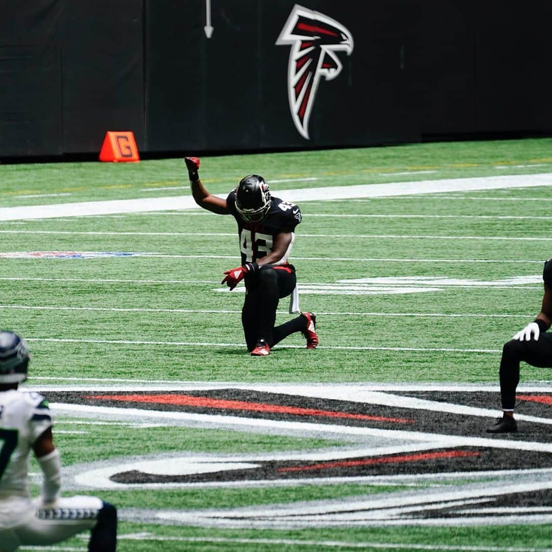 NFLさんのインスタグラム写真 - (NFLInstagram)「Across the league, NFL Players continued to bring attention to social injustices that have persisted in the Black community for many years. We stand by the players in the quest for equality.」9月14日 11時23分 - nfl