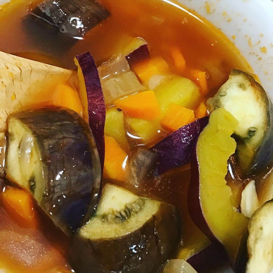 越中睦士さんのインスタグラム写真 - (越中睦士Instagram)「残り物 野菜で スープ作った🍴  #残り物スープ #スープ」9月14日 16時56分 - makotokoshinaka