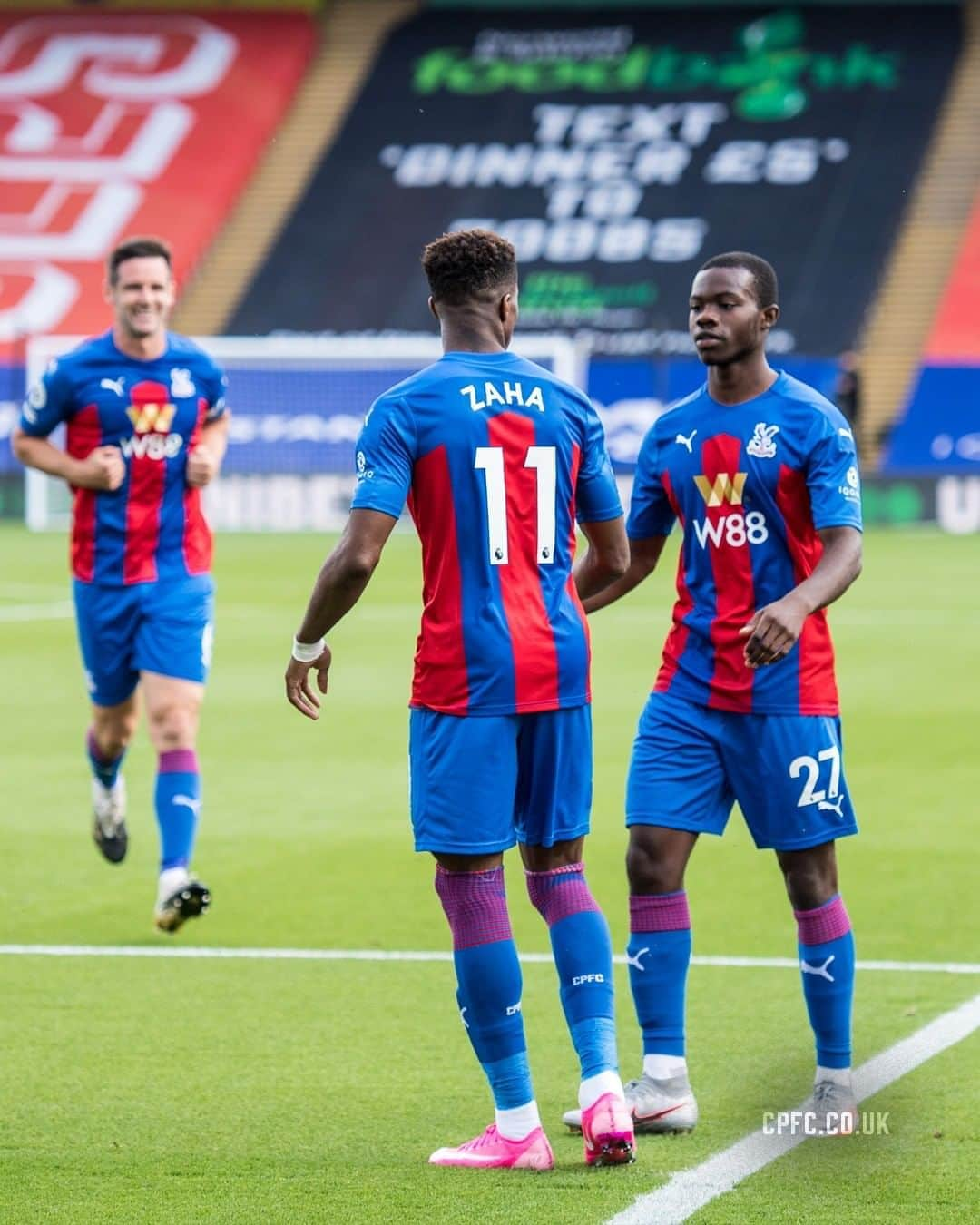 クリスタル・パレスFCさんのインスタグラム写真 - (クリスタル・パレスFCInstagram)「👊 A new week. A double gameweek.  #CPFC #PremierLeague #PL #MondayMotivation」9月14日 16時52分 - cpfc