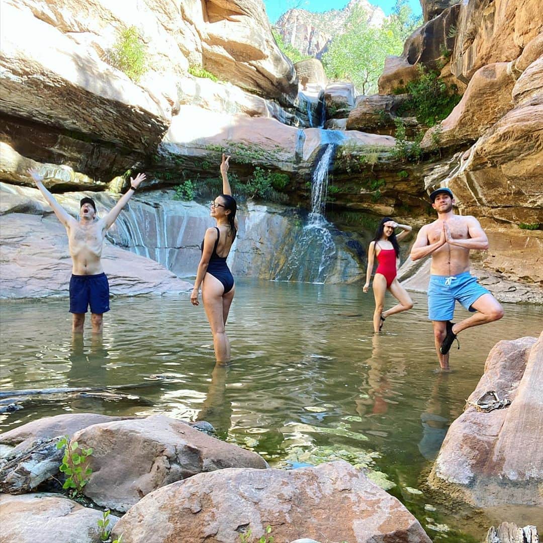 ジェイミー・チャンさんのインスタグラム写真 - (ジェイミー・チャンInstagram)「Thanks for telling us about the secret swimming hole! @brookswheelan ❤️ #zion #nationalpark #selftimer」9月14日 11時29分 - jamiejchung