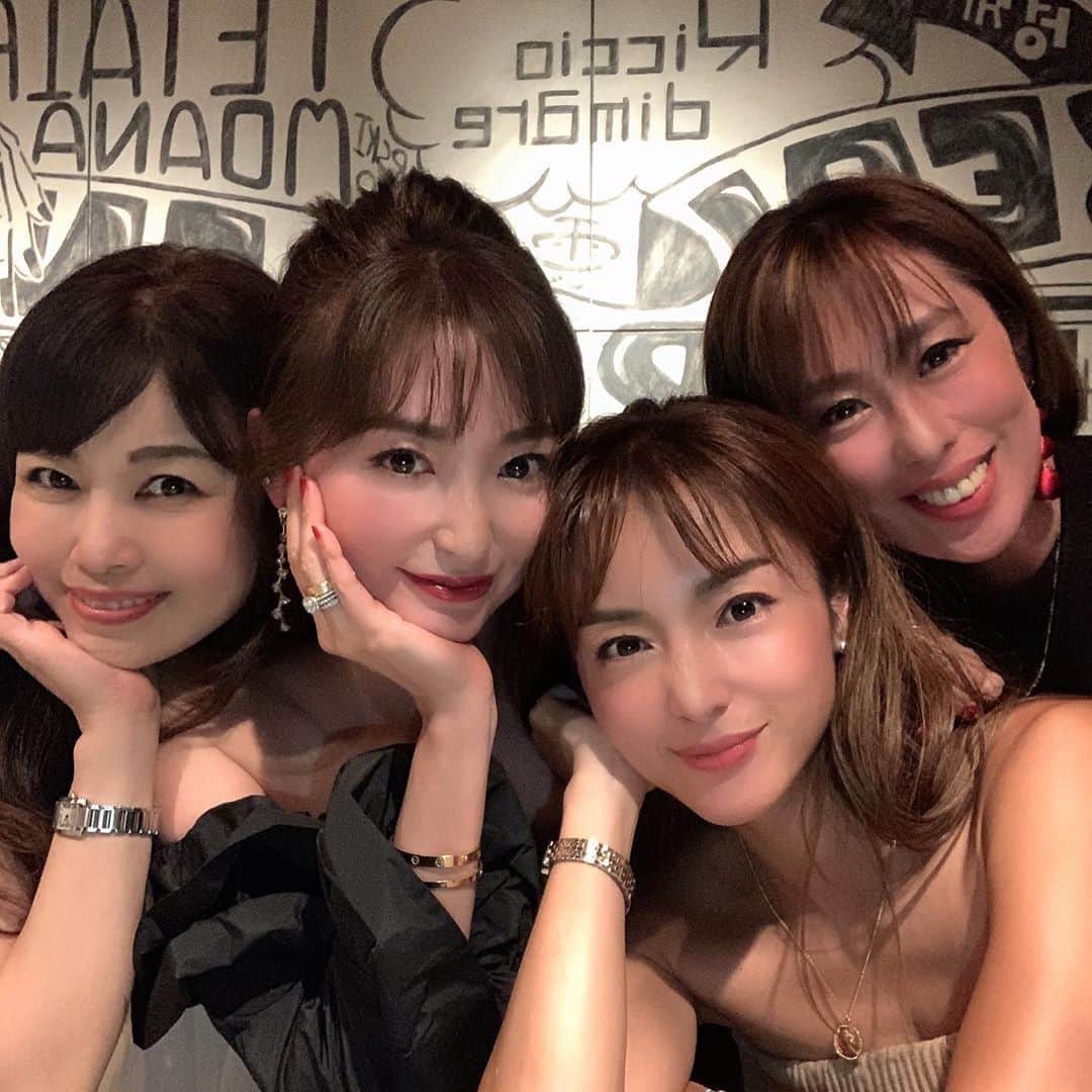 MAMIさんのインスタグラム写真 - (MAMIInstagram)「週末の楽しい女子会は こちらで uni ＊＊＊＊ 尽くしのコースを頂きました。  サッパリから 濃厚まで　雲丹を満喫。 最後のウニアイスは 香ばしくておいしかった〜  盛り上がりは収まることなく、、 二次会へ.......  また行こう！  #女子会 #ウニホリック #六本木 #週末 #夜のお出かけ #アラフォー #肌寒い #秋の日」9月14日 11時36分 - mami_rcj