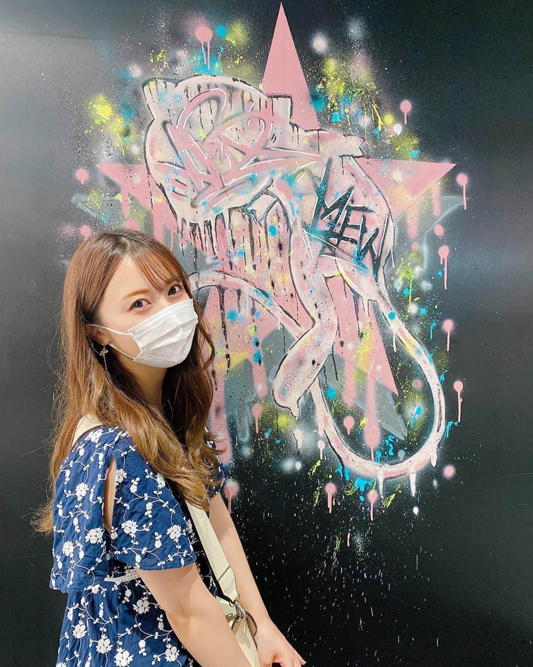西村季里子のインスタグラム：「・  ポケモンのなんか🌷 (知らんのかい)  ノンストレスな生活送ってたら 肌の調子がとてもよき🌙 マスクとも仲良くなった🤝(?)  あとは髪色はやく暗くしたい〜 秋服もほしい〜〜着たい〜〜〜  #ポケモン #ポケモンセンター #photobyパセリ #秋 #マスク #マスクメイク  #肌質改善  #肌ケア  #ノンストレス #シースルーバング  #follow#followｍe」