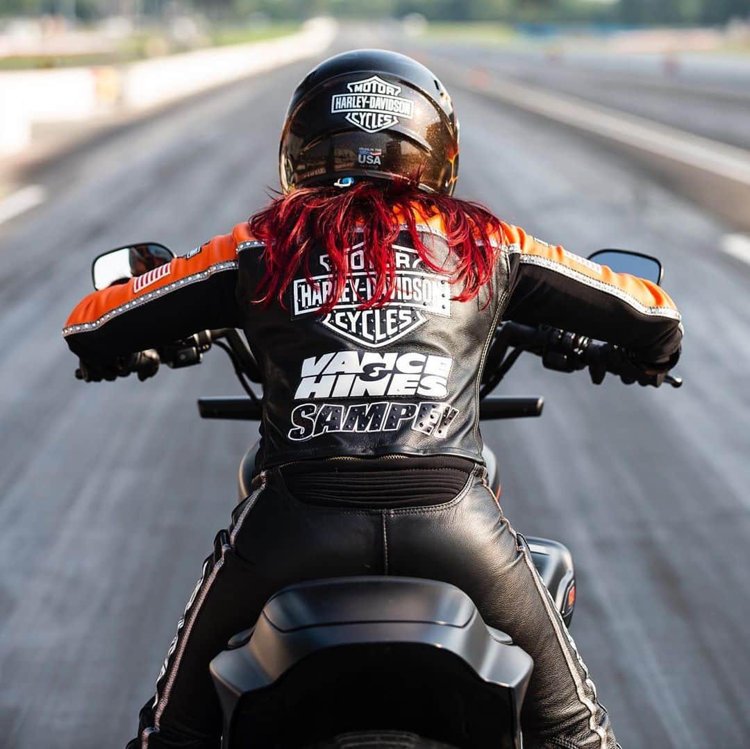 Harley-Davidson Japanさんのインスタグラム写真 - (Harley-Davidson JapanInstagram)「The Day of Thunder ⚡⚡⚡ #ハーレー #harley #ハーレーダビッドソン #harleydavidson #バイク #bike #オートバイ #motorcycle #ライブワイヤー #livewire #elw #電動スポーツバイク #electricsportbike #ev #スリル #thrills #NHRA #2020 #自由 #freedom」9月14日 12時05分 - harleydavidsonjapan