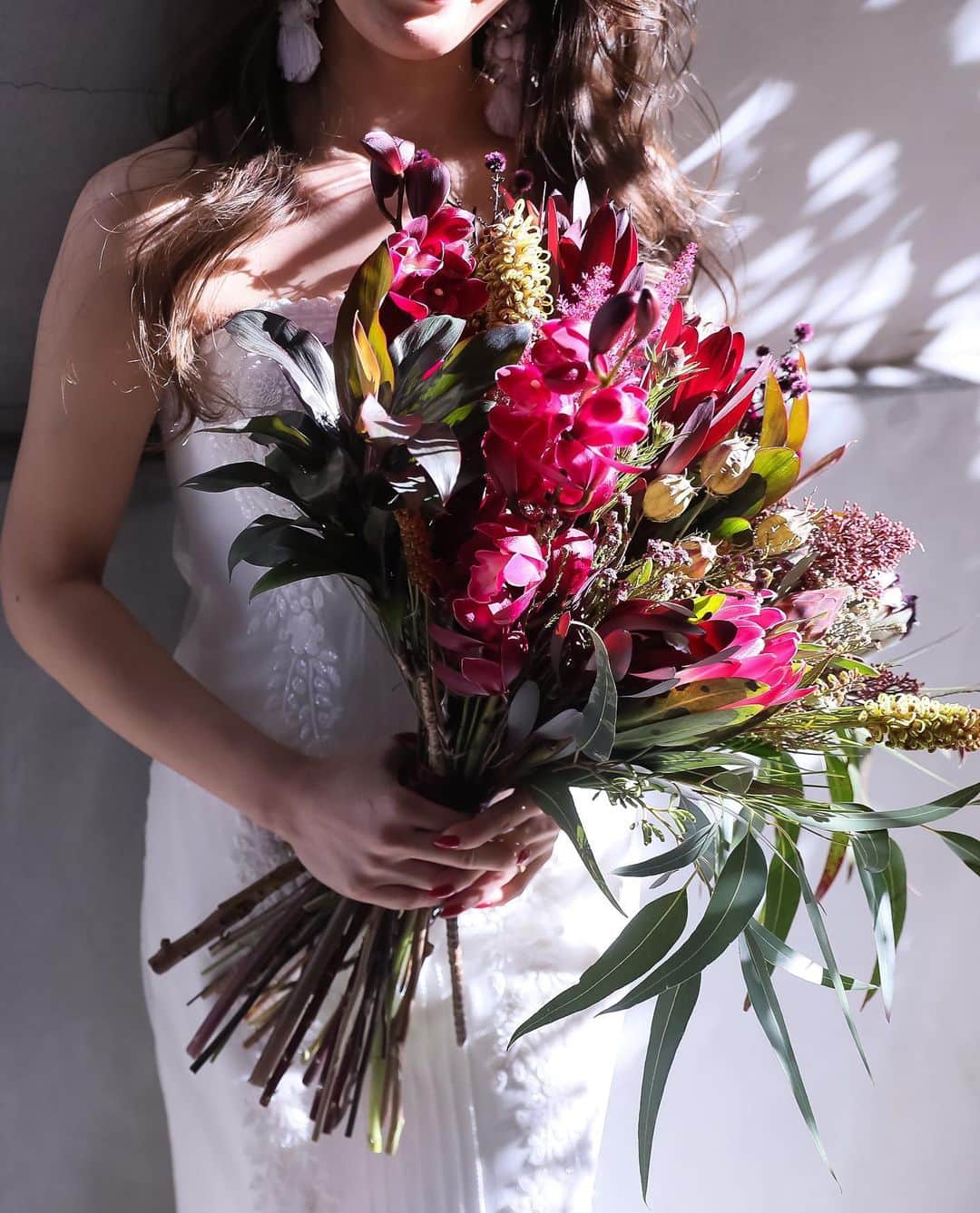 TAKE and GIVE NEEDS(T&G公式) さんのインスタグラム写真 - (TAKE and GIVE NEEDS(T&G公式) Instagram)「・ 【#weddingbouquet 】 ・ 赤でも黒でもない 深みあるボルドーの花を束ねたブーケ💐 ・ 会場👉 #trunkbyshotogallery ・ 【#tg花嫁】 ↑タグ付けしてフォロー&投稿お願いします☺︎ ＝＝＝＝＝＝＝＝＝＝＝＝＝＝＝＝＝＝＝＝＝＝＝＝＝ 結婚式準備に役立つ情報や会場イベントなどウェディングに関する様々な情報は、公式twitterでお届けしているのでこちらもフォローお願いします！ プロフィール欄のURLをクリック👆 ＝＝＝＝＝＝＝＝＝＝＝＝＝＝＝＝＝＝＝＝＝＝＝＝＝」9月14日 12時05分 - takeandgiveneeds_official