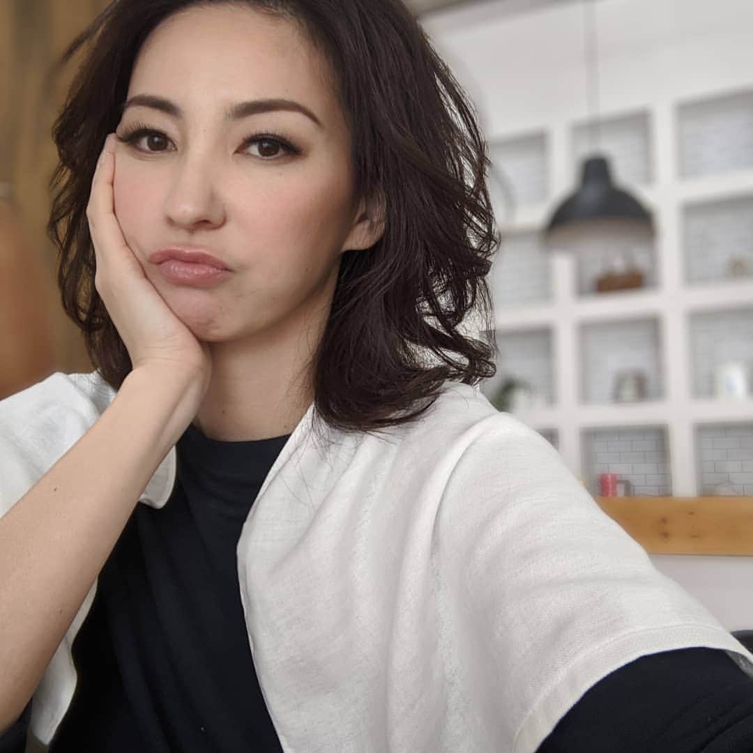 真山景子のインスタグラム：「あと半分！！」