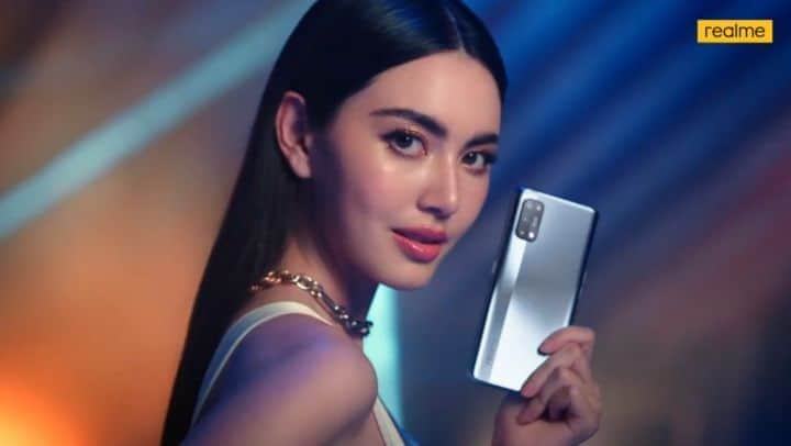 のインスタグラム：「พบกับ 65W ชาร์จเร็วที่สุดในโลก กับใหม่ในไลฟ์เปิดตัว #realme7Pro ที่เฟสบุ๊ค realme TH และ YouTube: realme Thailand 17 ก.ย. 16.00 น. แล้วพบกันนะคะ🥰  @realme_Thailand  #DavikaH  #realmeTH」