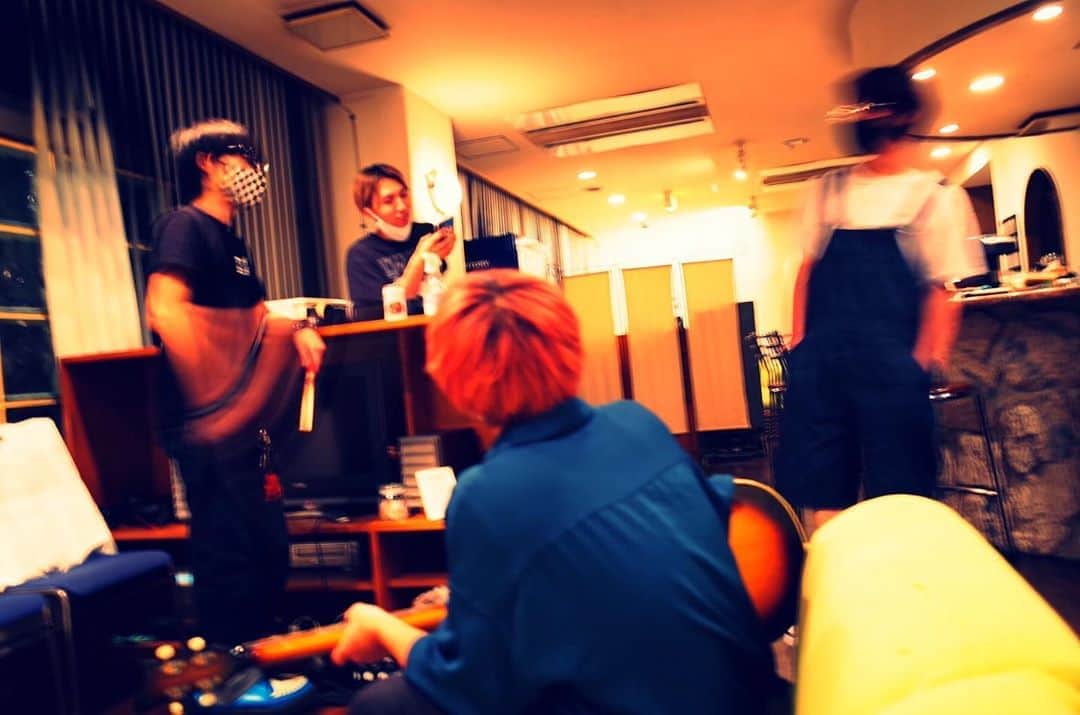 のインスタグラム：「ヘイヘイヘイ、これからの話しをしよう　@go_go_vanillas_official  #マネイジャーズフォト #バニラズ next BLUE NOTE…」