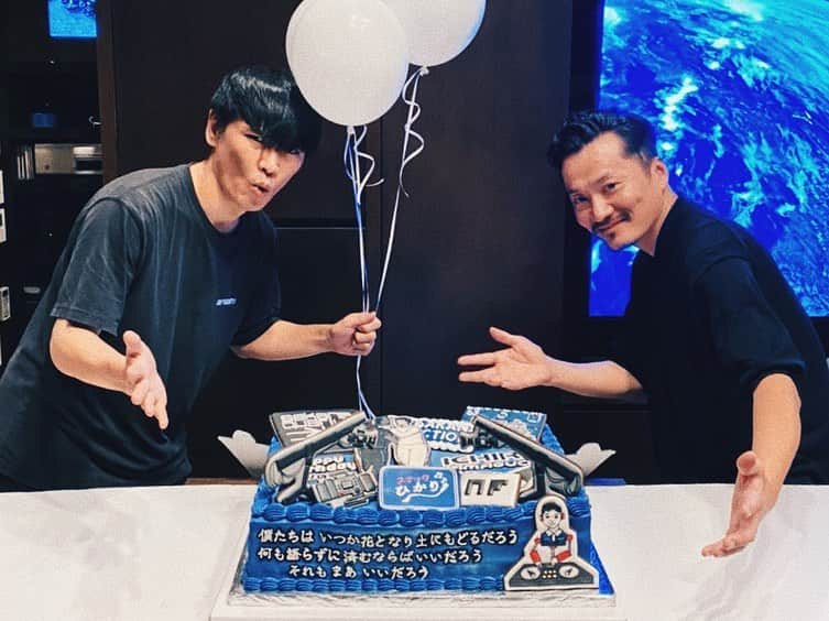 田中裕介のインスタグラム：「光ONLINEチームに誕生日のお祝いをして頂きました！ ありがとうございました！！！」
