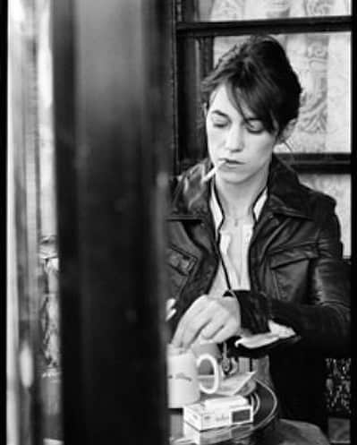 大森美希さんのインスタグラム写真 - (大森美希Instagram)「Charlotte Gainsbourg au Café de Flore, Paris  #coffeetime #mood #charlottegainsbourg #cafedeflore #paris #monochrome #photography #今日の一枚 #シャルロットゲンズブール #スタイルアイコン #カフェドフロール #パリ #ファッションフォト #モノクロ写真」9月14日 13時15分 - mikiomori_