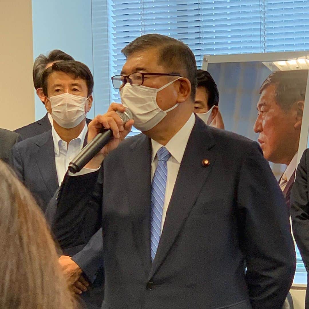 石破茂のインスタグラム：「先程、石破代議士の壮行会が行われました。」
