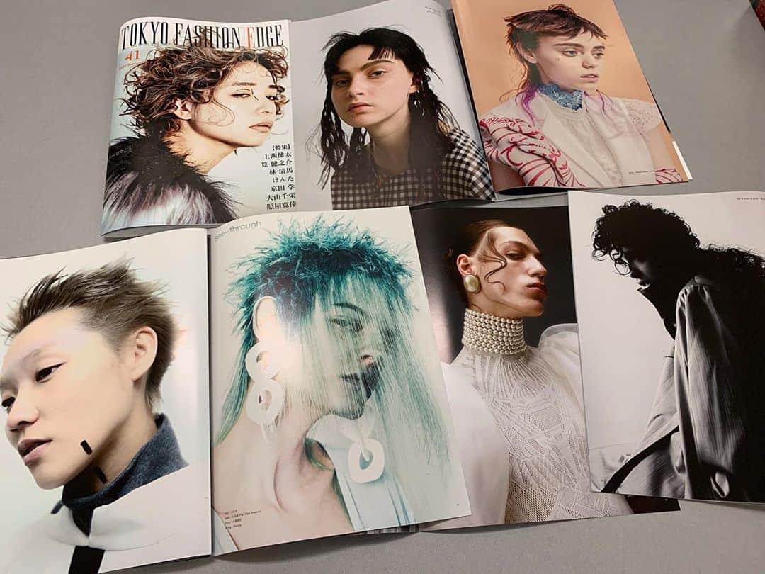 東京ファッションエッジ／プロフェッショナル東京のインスタグラム：「✨TOKYO FASHION EDGE 41号✨2020/9/30発売🆕  編集中の誌面を少しだけ紹介します 👍  41号では、こちらの美容師さんの作品を掲載します🔍  ---------------------------------------------------- 上西健太 / @kentertehe  筧健之介  林清馬 / @femme_seima  けんた / @kenta_slowflow_rita  京田学 / @kicca_kyouda  大山千栄 / @chieoyama  照屋寛倖 / @inchelsea_teluya   ---------------------------------------------------- #東京ファッションエッジ　#tokyofashionedge #profeshionaltokyo #クリエイティブヘア #creative #クリエイティブヘアスタイリスト #creativehairstylist  #hair #ヘアスタイル #hairstyle #ヘアカラー #haircolor #メイク #make #makeup #ファッション #fashion #美容師 #ヘアスタイリスト #hairstylist #hairstylistjapan #美容学生 #modermsalon #colorsync #hairtransformation #hairinspo #hairofinstagram #美容学生と繋がりたい #fashionista ----------------------------------------------------」