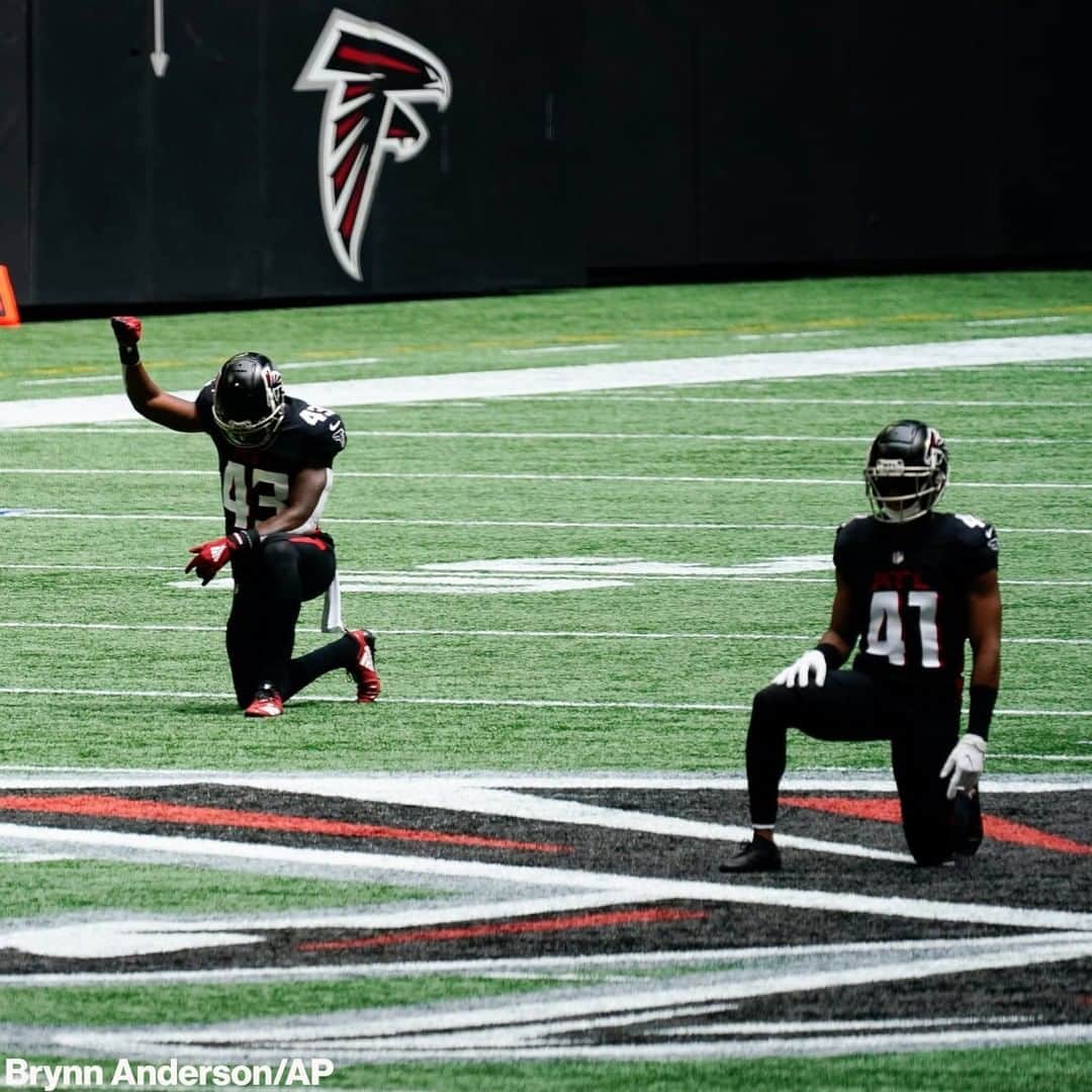 ABC Newsさんのインスタグラム写真 - (ABC NewsInstagram)「Players took a knee in remembrance of Rep. John Lewis during the first half of Sunday's game between the Atlanta Falcons and Seattle Seahawks. Both teams wore armbands honoring the late civil rights leader. The Falcons also wore shirts with his quote: “The Vote is the most powerful, nonviolent change agent you have in a democratic society.”」9月14日 13時42分 - abcnews