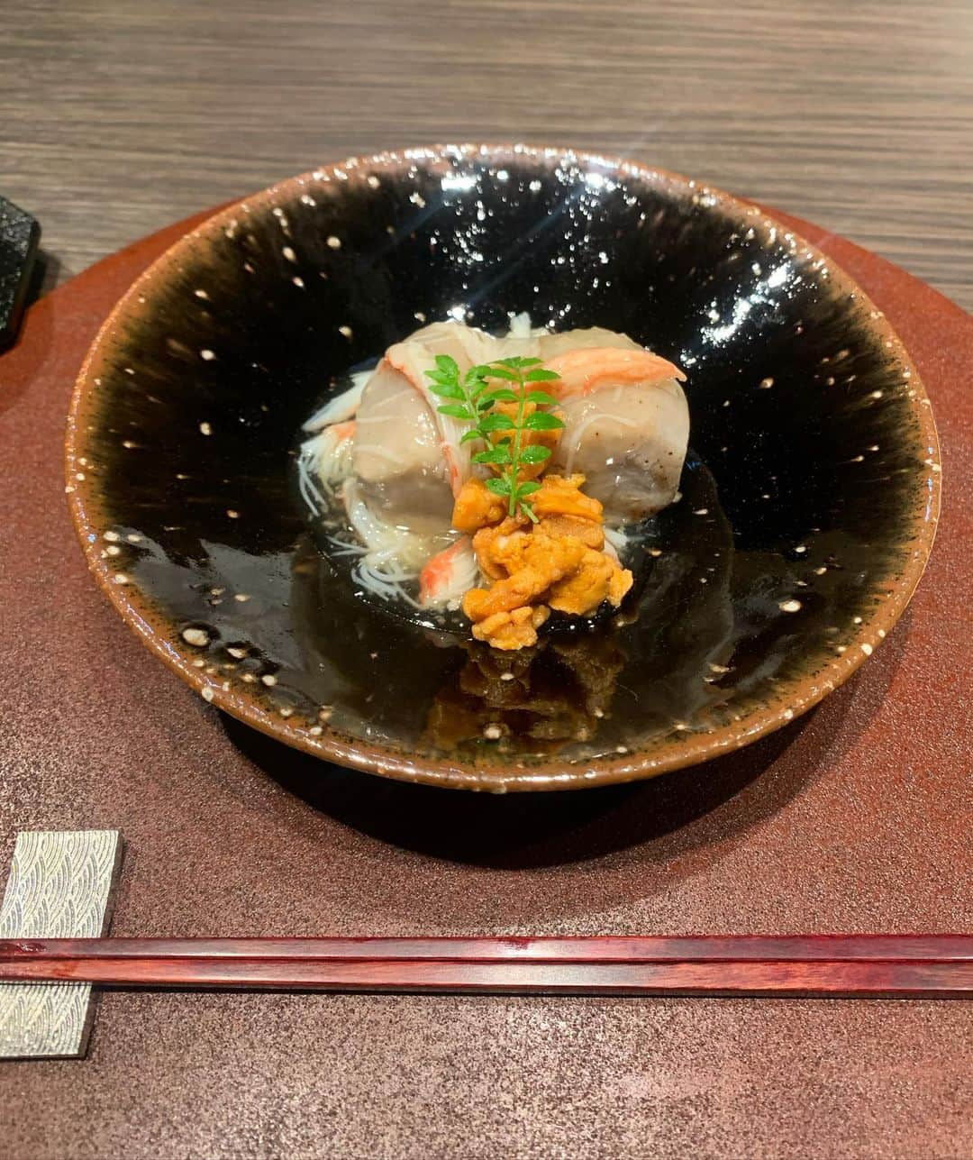 小笠原エリイさんのインスタグラム写真 - (小笠原エリイInstagram)「香港の上環にある、懐石料理「たにがわ Tanigawa」へ🥢✨招待していただきました😊💕日本食が恋しくなっても香港には素敵な日本食のお店があるのでだんだん日本に帰りたいという気持ちが無くなってきてます🤣松茸、栗、柿など秋を感じさせてくれるお料理🍇🌰☺️💕素敵な時間をありがとうございました‼️ ・ ・ #たにがわ #日本食 #懐石料理 #四季を楽しむ #秋の味覚 #香港レストラン #日本料理店 #Tanigawa #japanesefood #japaneserestaurant #sheungwan #restaurant #hongkongrestaurant  #hongkong #japanesestyle #modellife #yummy #happy #redwine #kenzoestate」9月14日 13時45分 - ogasawaraerii__