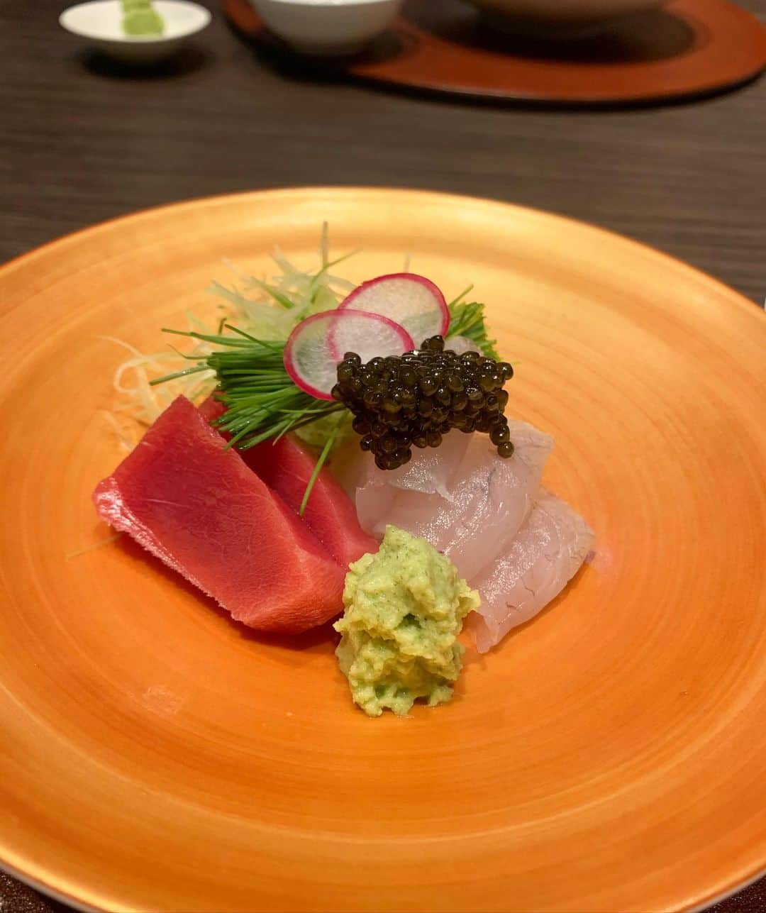 小笠原エリイさんのインスタグラム写真 - (小笠原エリイInstagram)「香港の上環にある、懐石料理「たにがわ Tanigawa」へ🥢✨招待していただきました😊💕日本食が恋しくなっても香港には素敵な日本食のお店があるのでだんだん日本に帰りたいという気持ちが無くなってきてます🤣松茸、栗、柿など秋を感じさせてくれるお料理🍇🌰☺️💕素敵な時間をありがとうございました‼️ ・ ・ #たにがわ #日本食 #懐石料理 #四季を楽しむ #秋の味覚 #香港レストラン #日本料理店 #Tanigawa #japanesefood #japaneserestaurant #sheungwan #restaurant #hongkongrestaurant  #hongkong #japanesestyle #modellife #yummy #happy #redwine #kenzoestate」9月14日 13時45分 - ogasawaraerii__