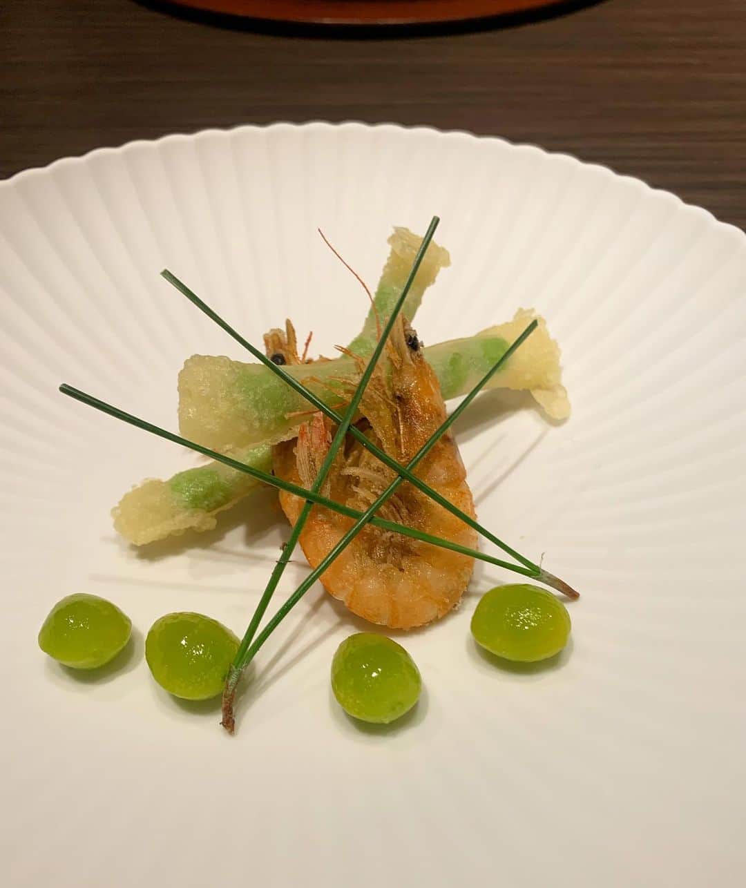小笠原エリイさんのインスタグラム写真 - (小笠原エリイInstagram)「香港の上環にある、懐石料理「たにがわ Tanigawa」へ🥢✨招待していただきました😊💕日本食が恋しくなっても香港には素敵な日本食のお店があるのでだんだん日本に帰りたいという気持ちが無くなってきてます🤣松茸、栗、柿など秋を感じさせてくれるお料理🍇🌰☺️💕素敵な時間をありがとうございました‼️ ・ ・ #たにがわ #日本食 #懐石料理 #四季を楽しむ #秋の味覚 #香港レストラン #日本料理店 #Tanigawa #japanesefood #japaneserestaurant #sheungwan #restaurant #hongkongrestaurant  #hongkong #japanesestyle #modellife #yummy #happy #redwine #kenzoestate」9月14日 13時45分 - ogasawaraerii__