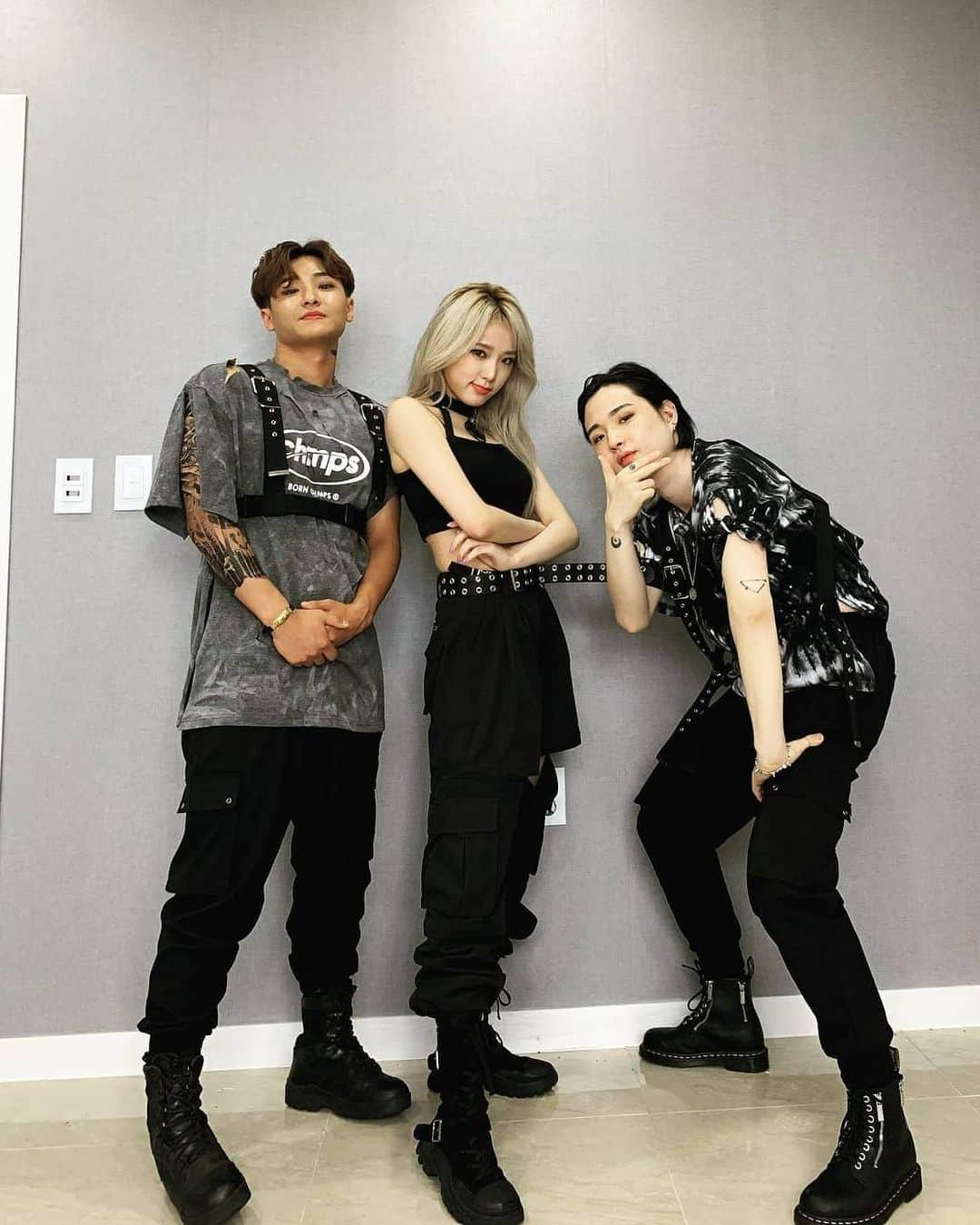 IZ*ONEさんのインスタグラム写真 - (IZ*ONEInstagram)「ONEIRIC THEATER  Unit Stage [4] Gangsta_ 예나 채연 유진  IZONEXHYPEUP (총괄/안무: ALI)   함께 무대를 꾸며주시고 만들어주신  JayB, TW, YJ, YJ, SH, DH, HY 선생님들 진심으로 감사드립니다.   그리고 콘서트 안무 총괄로 많이 고생해주신 영준쌤! (+ EH쌤) 감사합니다ㅎㅎ   위즈원💕저희의 새로운 모습..  많이 사랑해주시고 좋아해주셔서  얼마나 뿌듯하고 기쁜지 몰라요..  감사하고 사랑합니다  ONEIRIC THEATER  Unit Stage [4] Gangsta_ イェナ、チェヨン、ユジン  IZONEXHYPEUP (総括/振付: ALI)   一緒にステージを作ってくれた  JayB, TW, YJ, YJ, SH, DH, HY 先生、本当に感謝申し上げます。   そして、コンサートの振付総括としてご苦労されたチェ・ヨンジュン先生! (+ EH先生) ありがとうございます。   WIZ*ONE💕私たちの新しい姿…  皆さんに喜んでもらって  本当に嬉しいです。  感謝します。愛してるよ  #예나 #イェナ #IZONE #아이즈원 #アイズワン  #채연 #チェヨン #IZONE #아이즈원 #アイズワン  #유진 #ユジン #IZONE #아이즈원 #アイズワン」9月14日 13時55分 - official_izone