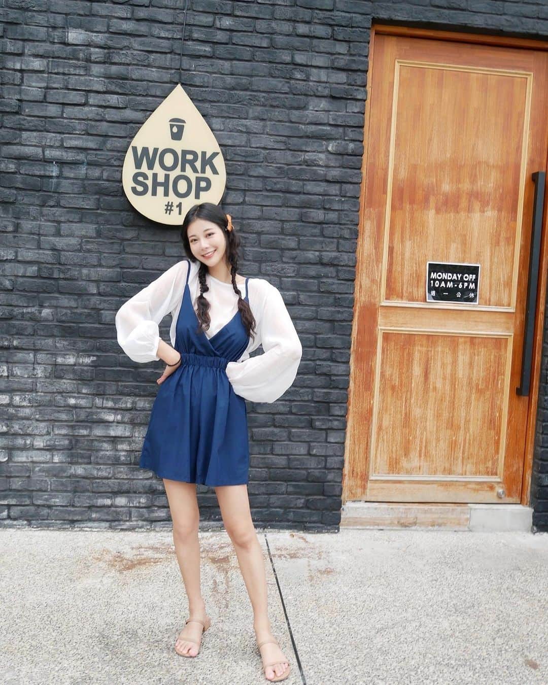 張香香のインスタグラム：「好像很少穿這種風格的衣服😳 妳們喜歡嗎？💕 是兩件式可以分開穿 裡面那件超百搭很划算😛 👗/ @ysc_tw」