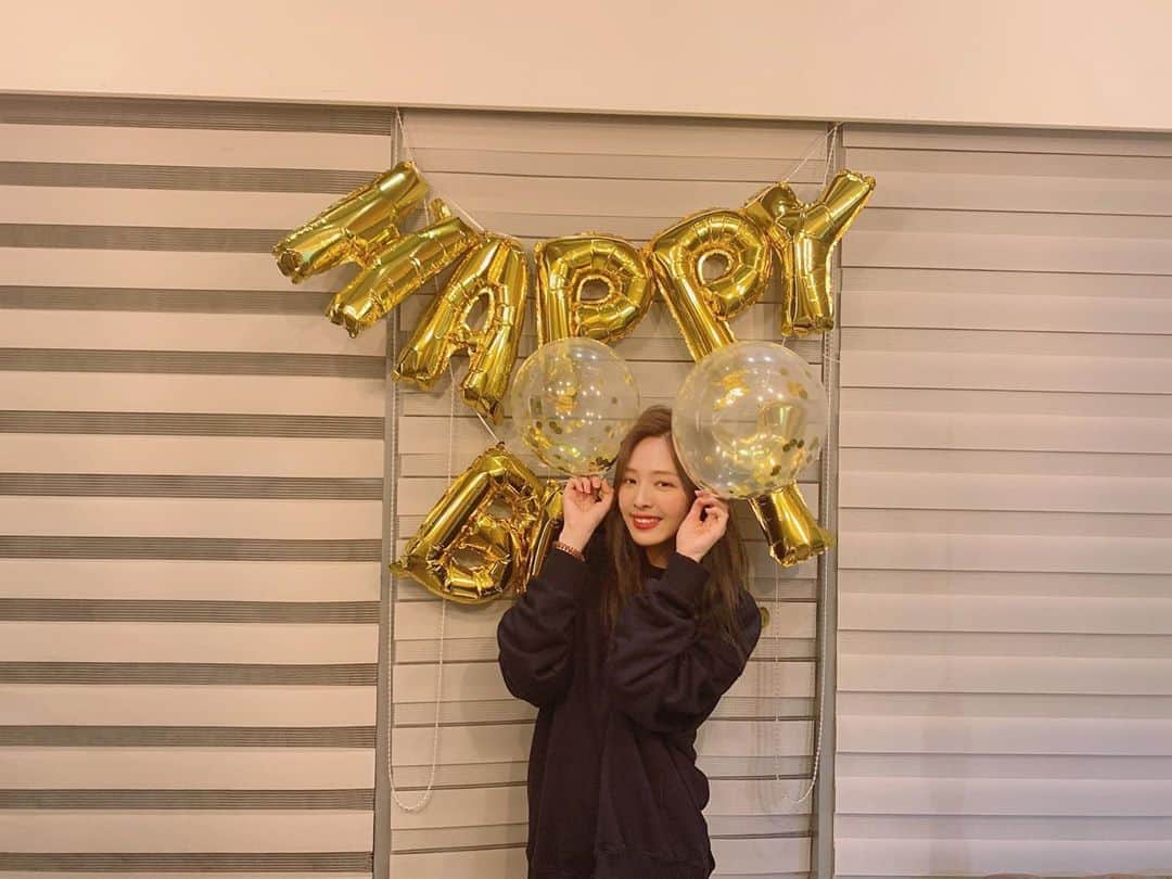 ユジン のインスタグラム：「#hbd🎂 헤헤」
