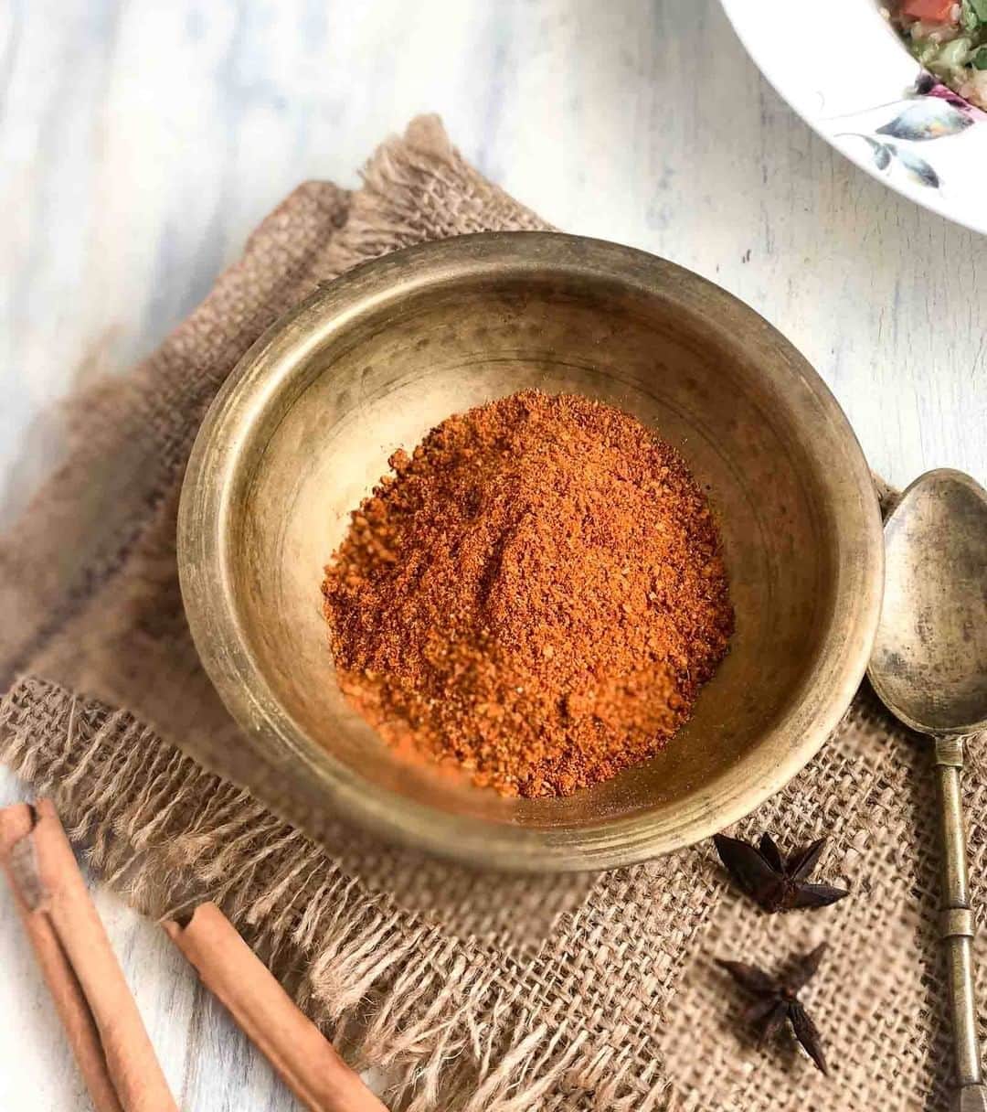 Archana's Kitchenさんのインスタグラム写真 - (Archana's KitchenInstagram)「Here is freshly grounded Chettinad Masala Powder Recipe. It is a robust masala, that can be made at home easily, and used in all dishes made Chettinad style. Keep this masala powder handy to make your cooking easy! Get the recipe from the smart.bio link in my profile @archanaskitchen. . . . . . #recipes #easyrecipes #lunch #lunchrecipes #Indiandinner #chettinad #chettinadfood #tamilrecipes #tamilnadufood #archanaskitchen #healthyeating #highprotein #homemadefood #eatfit #cooking #food #healthyrecipes #foodphotography #recipeoftheday #comfortfood #deliciousfood #delicious #instayum #food」9月14日 14時17分 - archanaskitchen