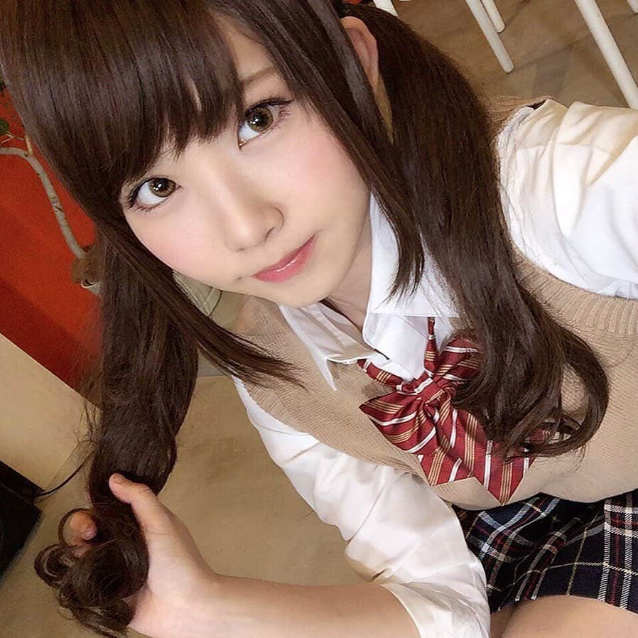 えなこファンページのインスタグラム：「#えなこ #えなこりん #enako #コスプレ #コスプレイヤー #cosplay #cosplayers #ファッション #かわいい #可愛い #ネイル #モデル #大好き #ネイル #コスメ #ヘアアレンジ #コーデ #ファインダー越しの私の世界」
