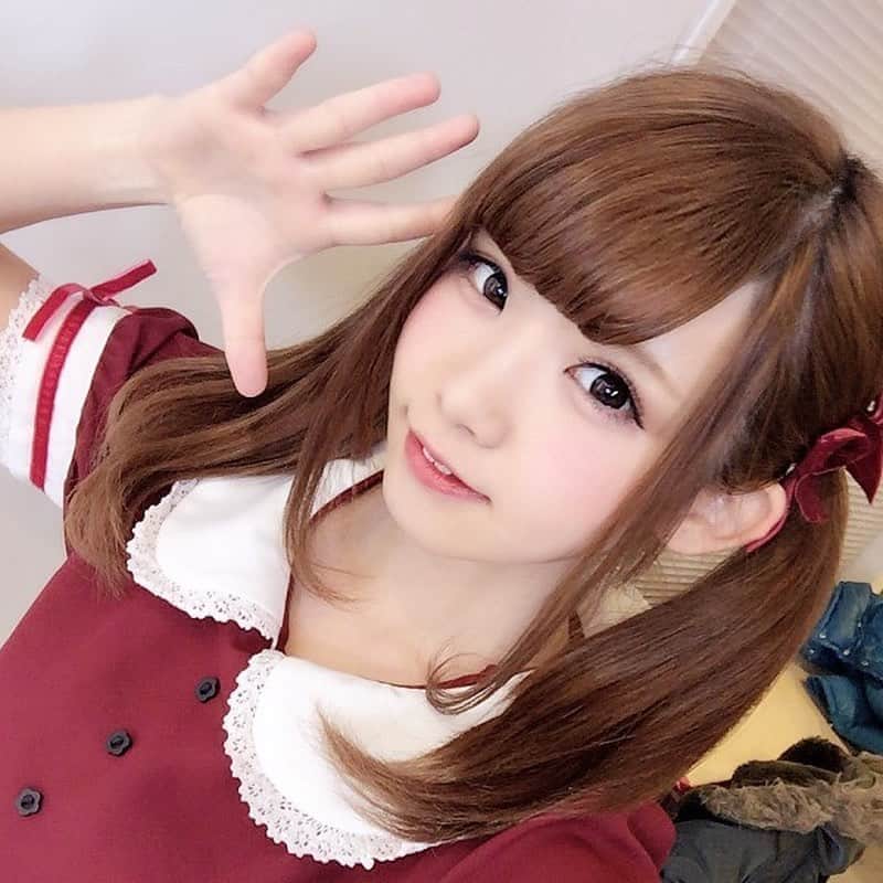 えなこファンページのインスタグラム：「#えなこ #えなこりん #enako #コスプレ #コスプレイヤー #cosplay #cosplayers #ファッション #かわいい #可愛い #ネイル #モデル #大好き #ネイル #コスメ #ヘアアレンジ #コーデ #ファインダー越しの私の世界」