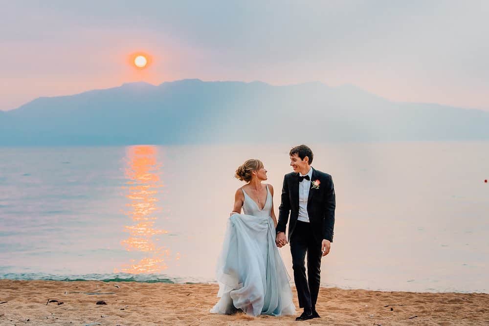 トミー・コールドウェルのインスタグラム：「Congratulations @sannimccandless and @alexhonnold!! That was a magical evening to witness. I don’t usually get emotional at weddings. But at this one I barely held it together. I think I saw Alex’s lower lip tremor for a second too. I couldn’t be more happy for two of my favorite people on earth!」