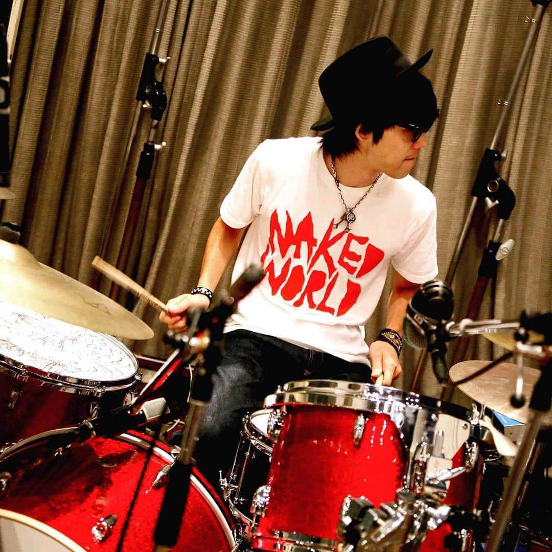 のインスタグラム：「696BEA(S)T #NAKEDWORLD #gogodrums #JETTSEIYA #gogovanillas #lvasp #マネイジャーズフォト」