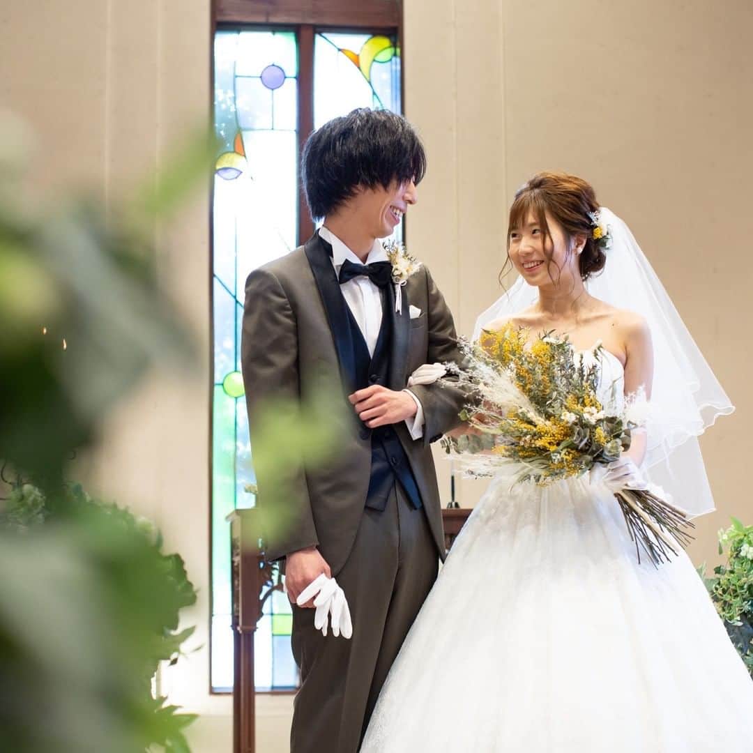 The Sally Garden（ザ サリィガーデン）さんのインスタグラム写真 - (The Sally Garden（ザ サリィガーデン）Instagram)「. . 【ようやく叶った結婚式⑤】 〜RYUICHI & MISAKI〜 . . #安心 と #安全 を1番に考え ひらかれた #結婚式 . . 不安もありましたが、 「挙げてよかった…。」 そう、心から想える 最高の1日に。 . . #挙式 #披露宴 . ・。*・。*・。*・。*・。*・。*・ . 🏠公式ホームページは @the_sally_garden のURLから💕 ☞http://sally-garden.jp/ . お気軽にお問い合わせ下さい！ . ． ・。*・。*・。*・。*・。*・。*・ サリィ"５大"おすすめPOINT👰♡ ・。*・。*・。*・。*・。*・。*・ . （１）完全貸切ウエディング🏠💕 . 鮮やかな緑と光が包む。 別荘に友人や家族を招くようにリラックスできる空間 . ┈┈┈┈┈┈┈┈┈┈┈┈┈┈┈┈┈┈┈ （２）360度ゲストを囲むガーデン挙式🌿 . 憧れのガーデン挙式と 人気のラスティックウェディングが叶う . ┈┈┈┈┈┈┈┈┈┈┈┈┈┈┈┈┈┈┈ （３）ゲストの喜びが鍵になる👰🤵✨ . ふたりの想いやイメージを汲み取り、 おもてなしのプロとしてチームサリィが 一丸となり理想のウエディングを創り上げます。 . ┈┈┈┈┈┈┈┈┈┈┈┈┈┈┈┈┈┈┈ （４）笑顔が広がる美食🍽💕 . 幅広い年齢層から支持される美食 お箸で年配ゲストも食べやすい気配りも。 . ┈┈┈┈┈┈┈┈┈┈┈┈┈┈┈┈┈┈┈ （５）アクセス🚘🌟 . 最寄り駅から5分!! 国道50号線付近にあり各方面から訪れやすい。 . ・。*・。*・。*・。*・。*・。*・  #ザサリィガーデン #栃木結婚式 #花嫁diyレポ #ラスティックウエディング #挙式レポ #挙式ヘアメイク #ガーデン挙式 #挙式入場 #セレモニースタイル #セレモニーコーデ #挙式スタイル #挙式演出 #結婚式場 #ウエディングレポート #ガーデンウエディング #ナチュラルウエディング #gardenwedding #naturalwedding #プラコレ #Dressy花嫁 #ゼクシィ2020 #2020春婚 #2020夏婚 #2020秋婚 #2020冬婚」9月14日 15時05分 - the_sally_garden