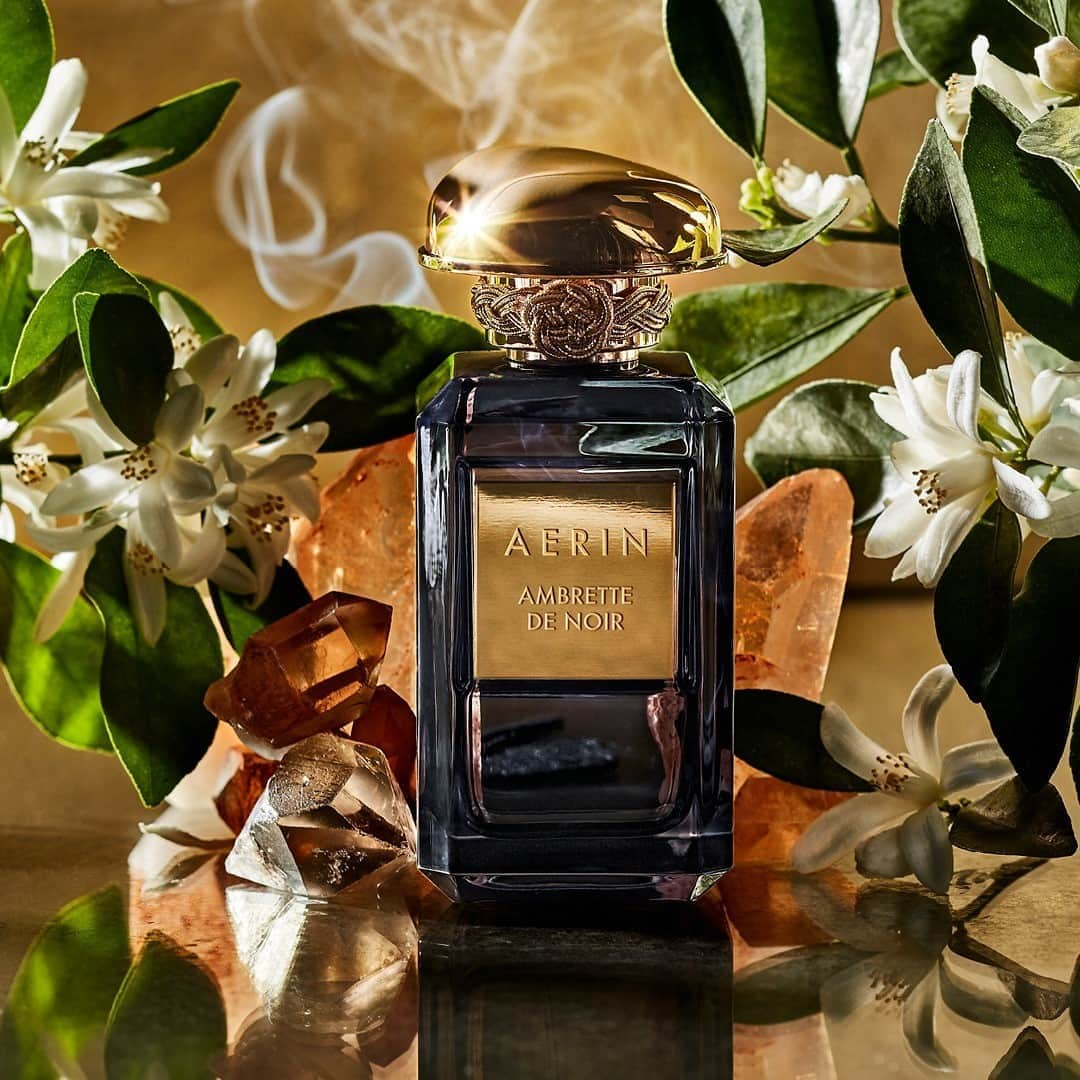 エスティローダーさんのインスタグラム写真 - (エスティローダーInstagram)「Opulent layers of rich, velvety florals: handpicked Rose Petals, Freesia and Orange Flowers blend with Ambrette and Tonka Absolute for rich, seductive dimension. Tap to shop @aerin’s new Premier #Parfum: Ambrette de Noir. #AERINBeauty」9月15日 2時00分 - esteelauder