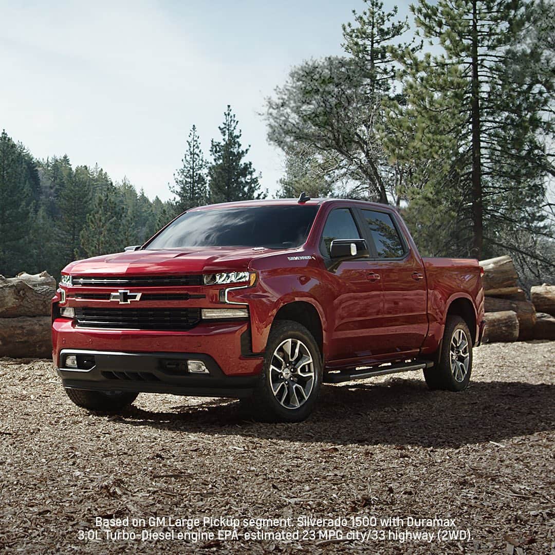 シボレーのインスタグラム：「We thought we'd post a picture of all the pickups that earn an EPA-estimated 33 MPG HWY or better. #Silverado」