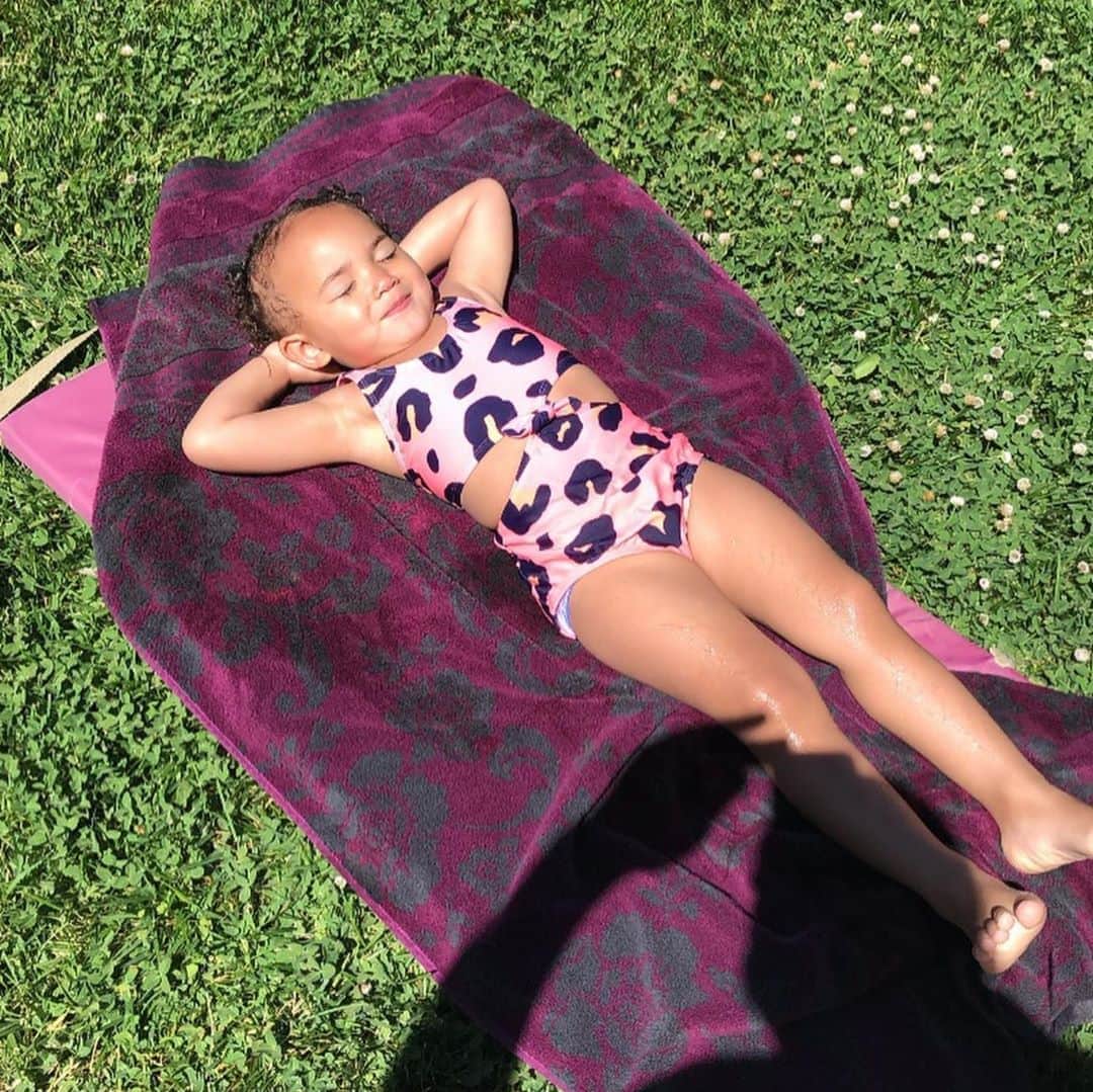 デイミアン・リラードのインスタグラム：「Happy bday to this little one @ariijtaylor ... time is flyin! I love you and I will see you soon baby girl ❤️」