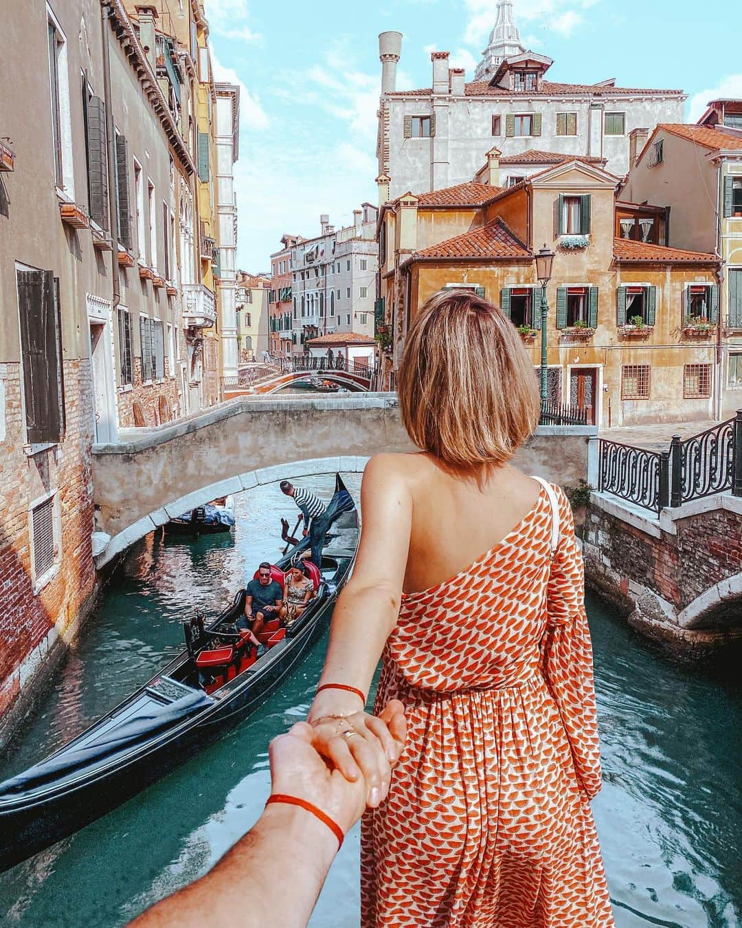 Murad Osmannのインスタグラム：「#Followmeto Venice.  Gondolas were once regularly used by Venetians, especially of the upper classes, today vaporetti have become the main form of water transportation in Venice. A few hundred years ago there were about 10,000 gondolas plying the canals and lagoon but today, there are only about 400.  They rank among one of the most dreamed-about experiences for travelers. Wouldn’t you just love to take a ride 🙃??  #gondola #veniceitaly」