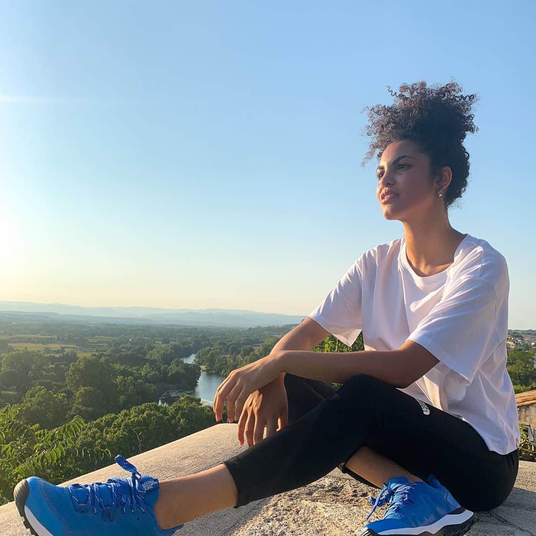 Julianna Townsendさんのインスタグラム写真 - (Julianna TownsendInstagram)「Little throwback to my hiking adventure in France - the view was soooo beautiful!!!☀️✨ What do you think?  I hike for the feeling of joy & good energy! #neverstopexploring#ihikefor#zalandostyle  @thenorthfacede @zalando  |ad」9月15日 0時37分 - julianna