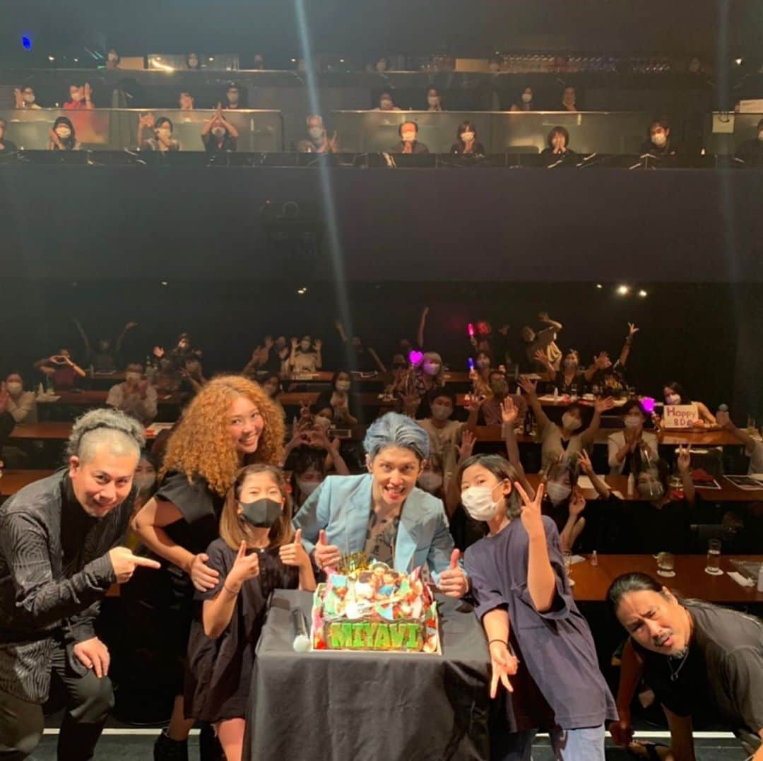 MIYAVI（石原貴雅）さんのインスタグラム写真 - (MIYAVI（石原貴雅）Instagram)「Huge thanks to all who joined @miyavi_ishihara at @billboardlive_tokyo today!  本日はお足元の悪い中、「MIYAVI Acoustic at Billboard LIVE 2020」初日東京公演へお越しいただきました皆さま、誠にありがとうございました。   そしてこの数時間後… LA時間正午 日本時間午前4:00 本日デジタル配信リリースした『Over The Rainbow』のPerformance Video🎥がYouTube MIYAVI ChannelでReleaseします✨  これからも止まることなく世界をRockしていくMIYAVIの応援をどうぞよろしくお願い申し上げます‼️  #miyavi  #happybirthday  #surprise  #myvcrew  #ldh #overtherainbow  #billboardlive」9月15日 0時37分 - miyavi_staff