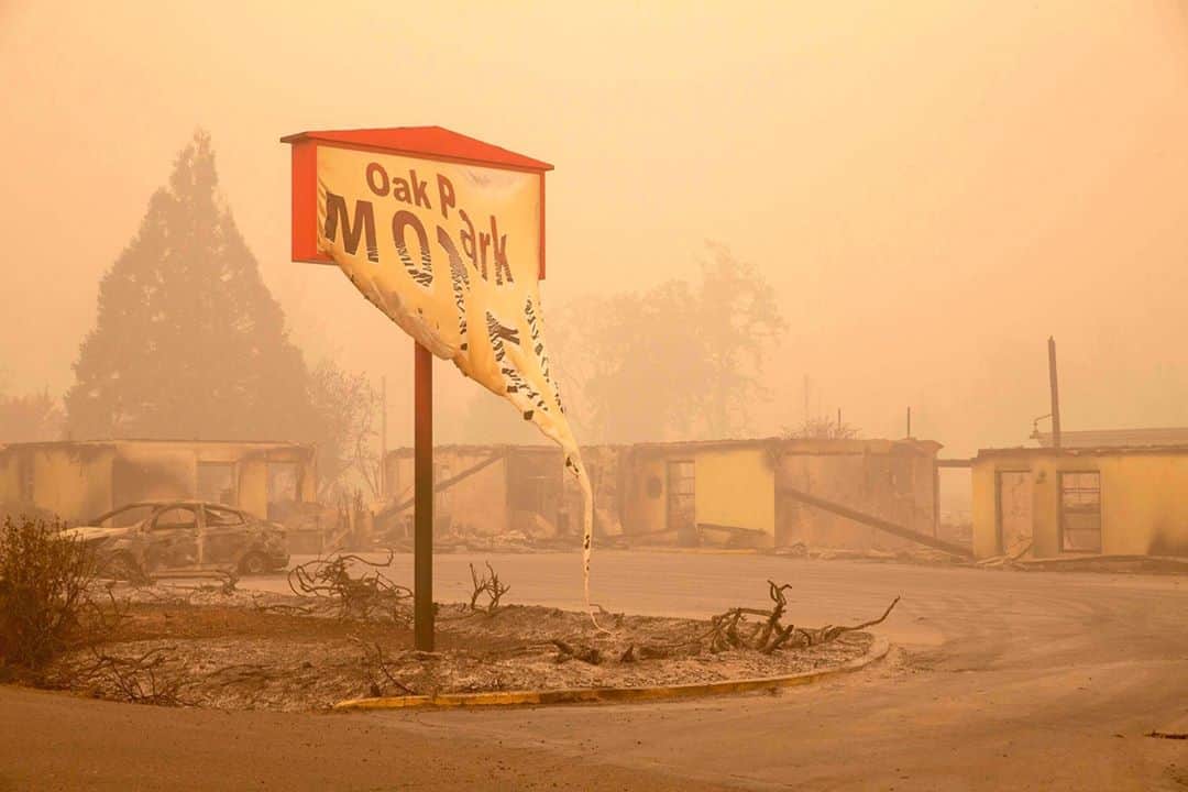 NBC Newsさんのインスタグラム写真 - (NBC NewsInstagram)「The sign of the Oak Park Motel, was melted by the flames of the Beachie Creek Fire, in Gates, Oregon.⁠ ⁠ See more #wildfire photos at the link in our bio.⁠ ⁠ 📷 Rob Schumacher / @afpphoto」9月15日 1時06分 - nbcnews