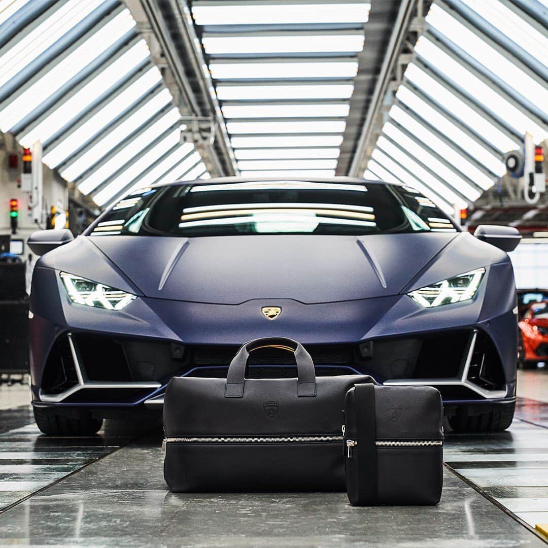 ランボルギーニのインスタグラム：「Style is more than accessorising. It is a way of life.   Explore all things leather on the Lamborghini official store and up your fashion game.   #Lamborghini #LamborghiniStyle」