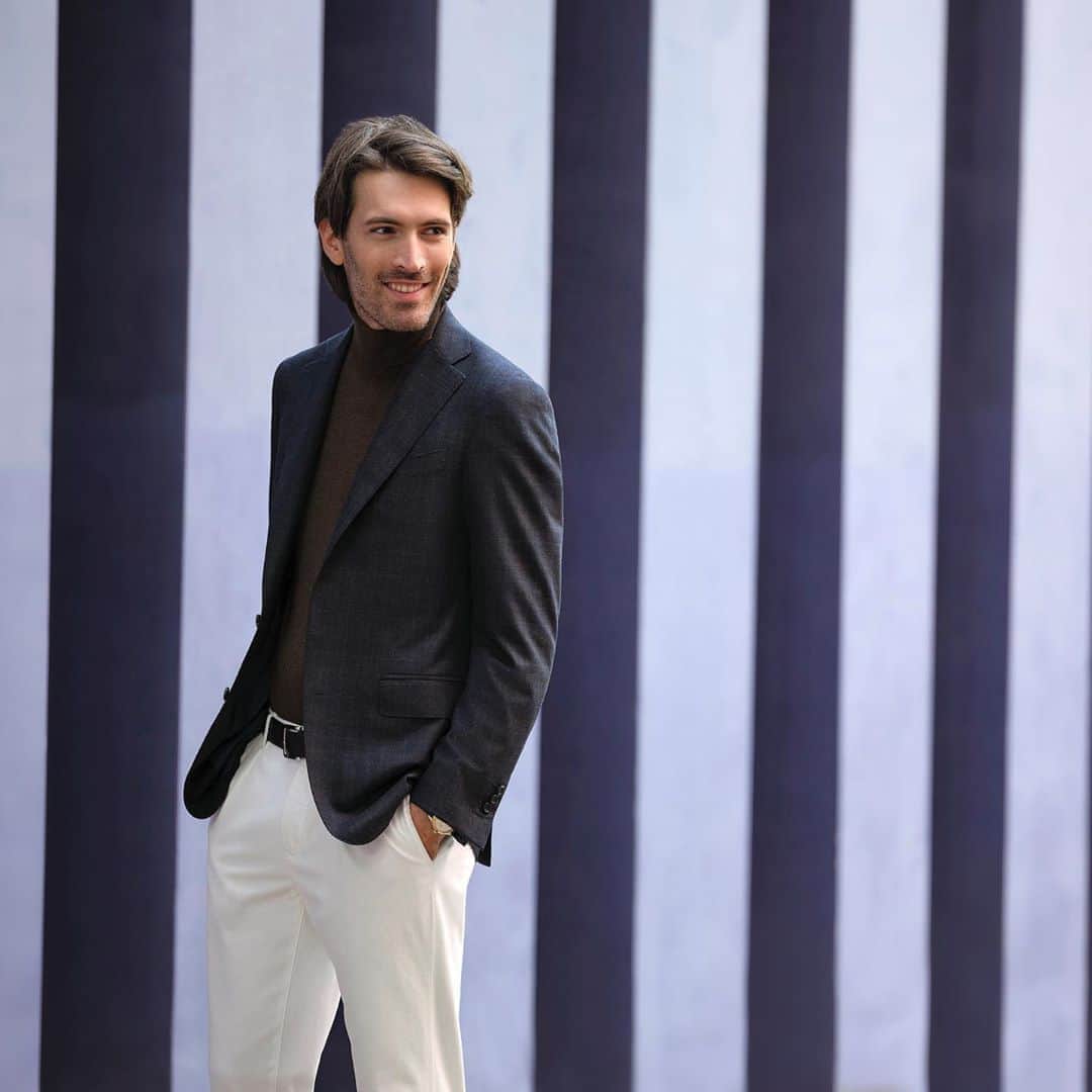 カナーリのインスタグラム：「Transversality, elegance and freedom from traditional canons. For a refined yet casual #Canali1934 style. Discover more about the service and book your appointment until October 10 at the link in bio. #MadeInItaly #MadeToMeasure」