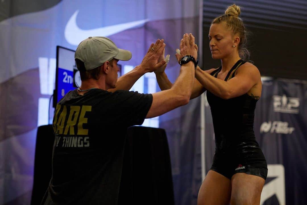 モーガン・キングのインスタグラム：「Here’s to two years with this monster of a coach @spencergarnold. It’s been an...interesting one to say the least, but I am thankful to be on this journey with you not only as an athlete but also as a friend. Thank you for taking on this masters lifter when she was ready to bail.」