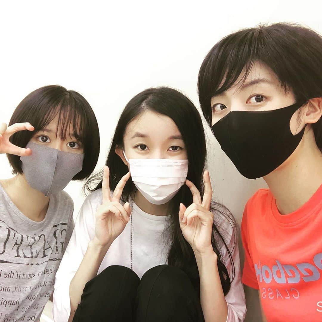 哀川まことさんのインスタグラム写真 - (哀川まことInstagram)「ちょっとずつのっける共演者さま  #アルコジ　でご一緒する #御原みつる　ちゃん そしておなじみ(？) #高橋佑奈　ちゃんさ！  稽古後だから前髪面白いことになっている。うへへ  #アルティメット古事記 #中目黒キンケロシアター #哀川まこと #オフィスサカイ」9月15日 1時09分 - aikawamakoto