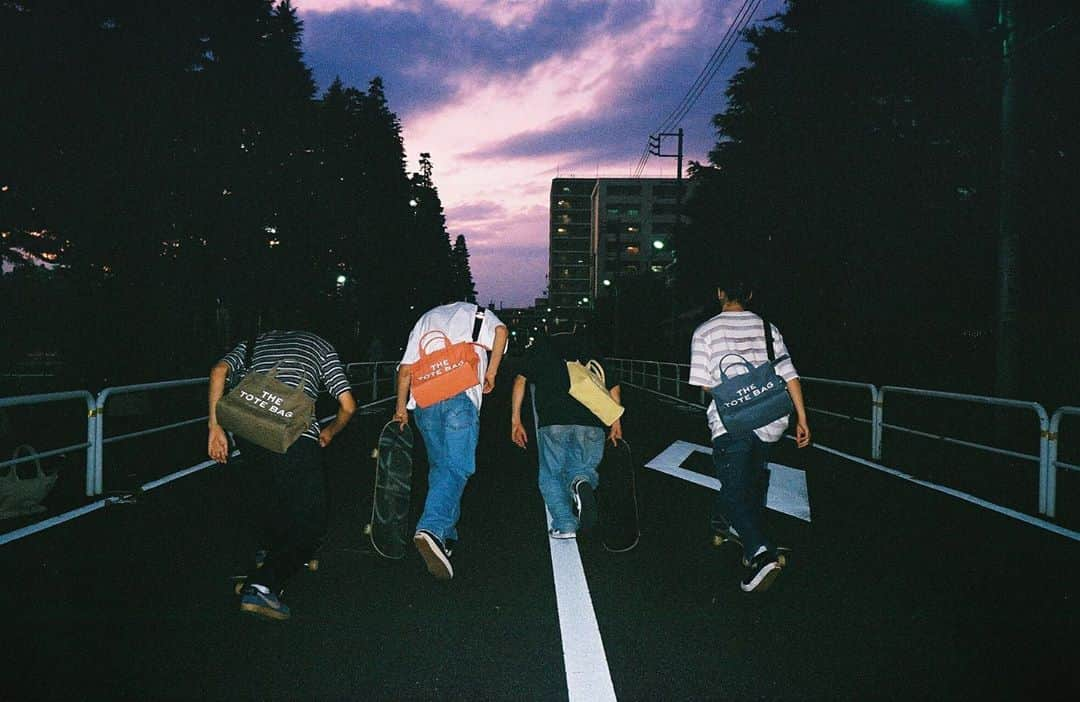 モーガン茉愛羅さんのインスタグラム写真 - (モーガン茉愛羅Instagram)「skaters 🔅 #marcjacobs」9月15日 1時40分 - mfilmms