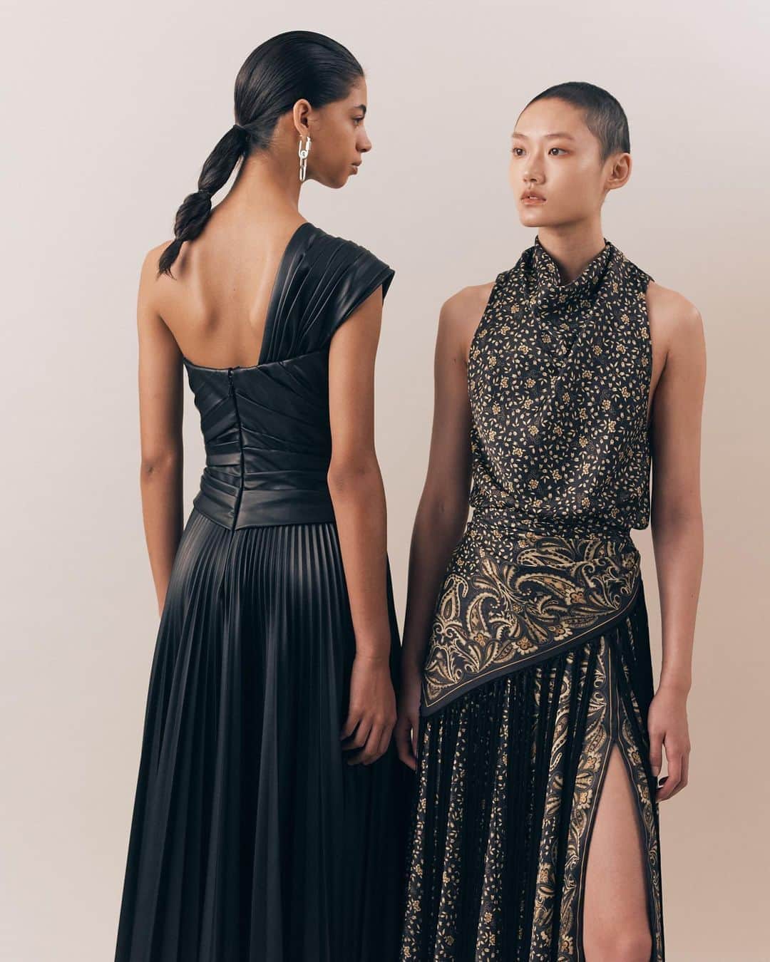 Fashion Weekのインスタグラム：「Live now: @jonathansimkhai's classically elegant collection for September 2020. View the runway show at NYFW.com. Photos provided by @jonathansimkhai.」