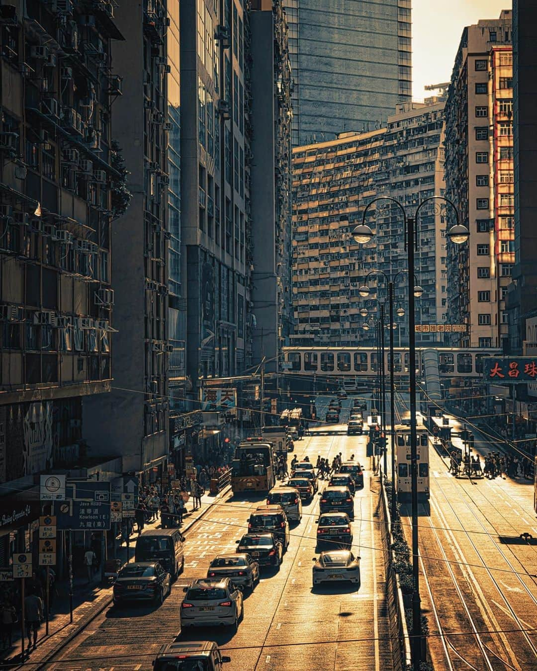 HAYAMI HANNAH ハナさん ど田舎さんのインスタグラム写真 - (HAYAMI HANNAH ハナさん ど田舎Instagram)「Sunset Time 🇭🇰🚕🚃 夜中にコソーリ    #hayamihannah  #Picsofhk #香港 #Sonyimagegallery  #discoverhongkong #instameethk⁠ #awesomehongkong  #hongkongphotography⁠ #unlimitedhongkong  #exploringhongkong⁠ #hongkongstreets  #hongkongnight  #hongkong  #hongkonglifestyle #Hongkonginsta  #hongkongstreetphotography⁠ #visualhongkong  #reframinghk  #travelphotography  #sonyimages #moodygrams⁠  #asianlens #Adorama  #アガる香港 #yourshotphotographer  #localiiz  #TheHongKongGuide #TimeOutHK #capitalshooters #cityphoto_hongkong」9月15日 1時49分 - hayamihannah