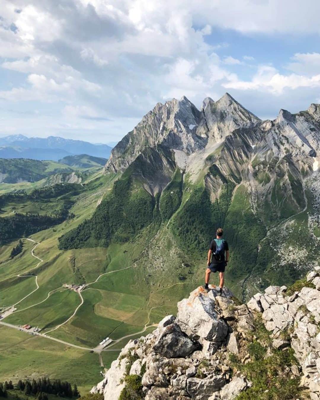 ミレーのインスタグラム：「This place might have been home for ever for @jorisperillatpessey, the Aravis are always worth contemplating.  #MilletRiseUp」