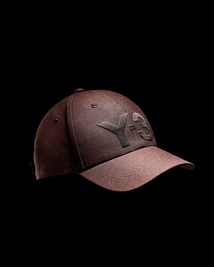 ワイスリーのインスタグラム：「Y-3 Classic Logo Cap. Y-3 Fall/Winter 2020 Collection. --- #adidas #Y3 #YohjiYamamoto Discover the collection at adidas.com/y-3」